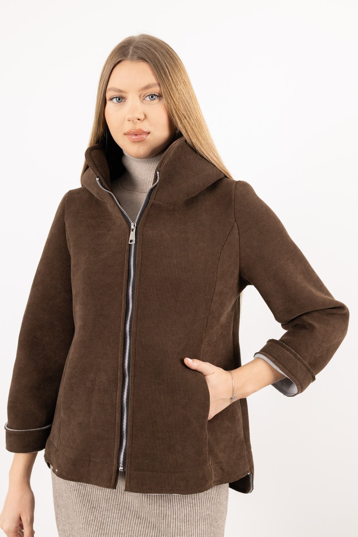 Kapüşon Detaylı Kadife Fitilli Cepli Mont