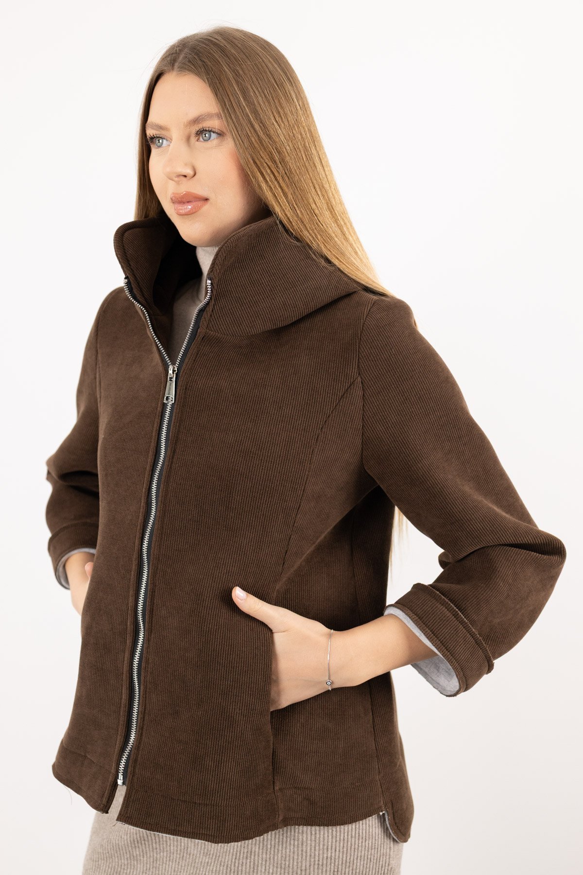 Kapüşon Detaylı Kadife Fitilli Cepli Mont