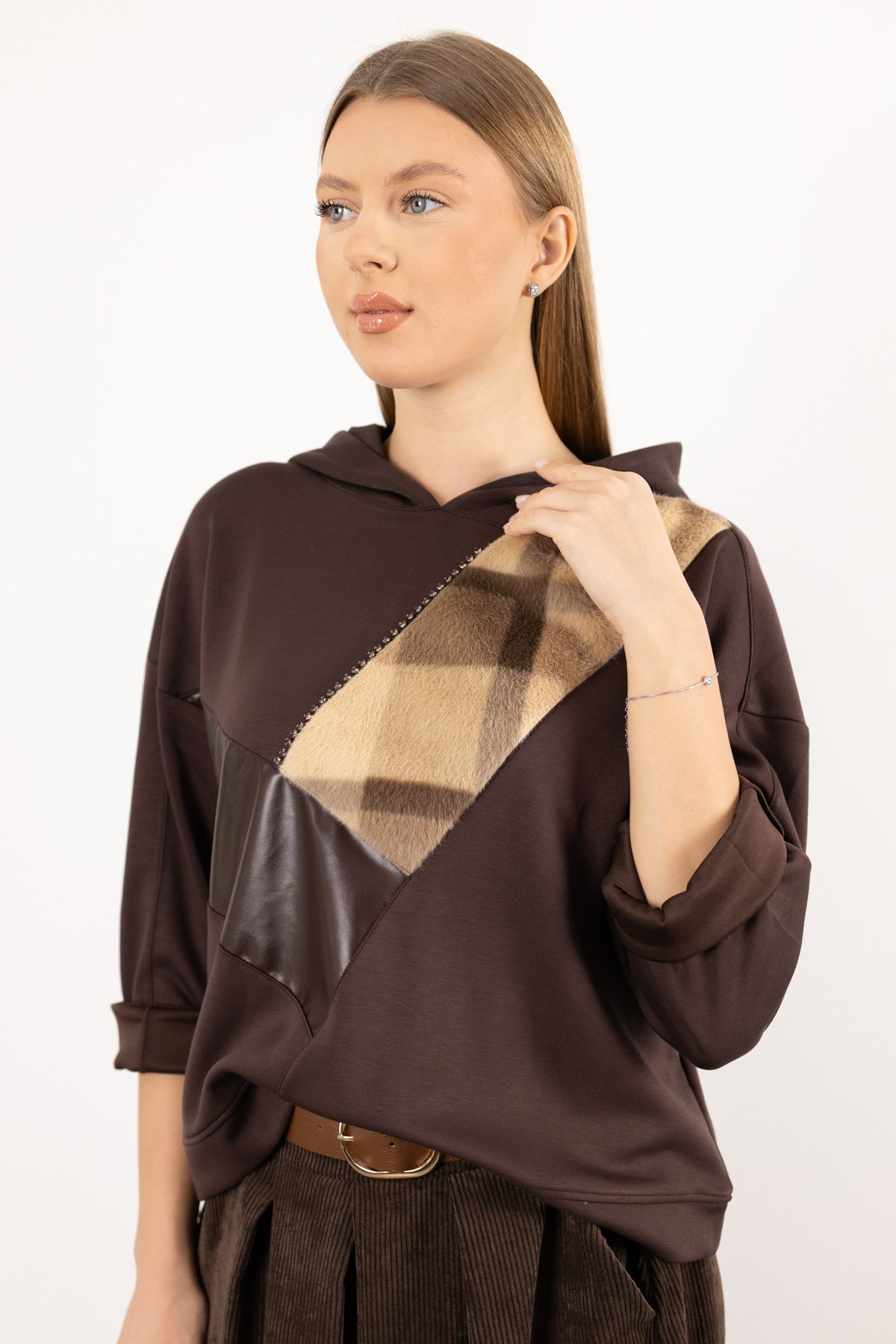 Kapüşon Detaylı Kürk Ve Deri Parçalı Taş Baskılı Bluz