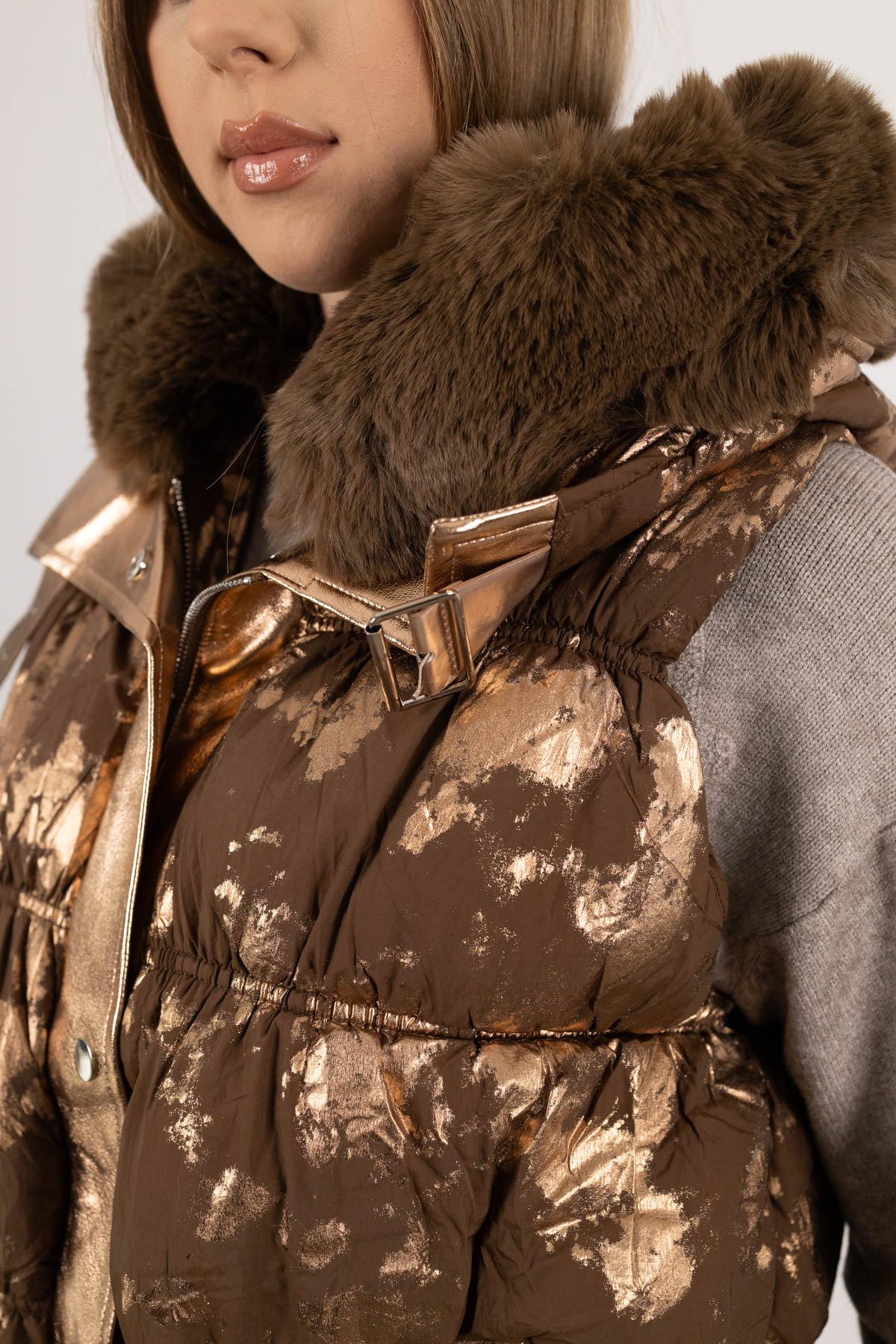 Kapüşon Ucu Peluş Detay Lame Baskı Yelek