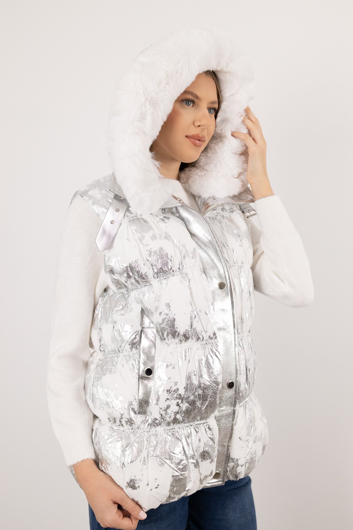 Kapüşon Ucu Peluş Detay Lame Baskı Yelek