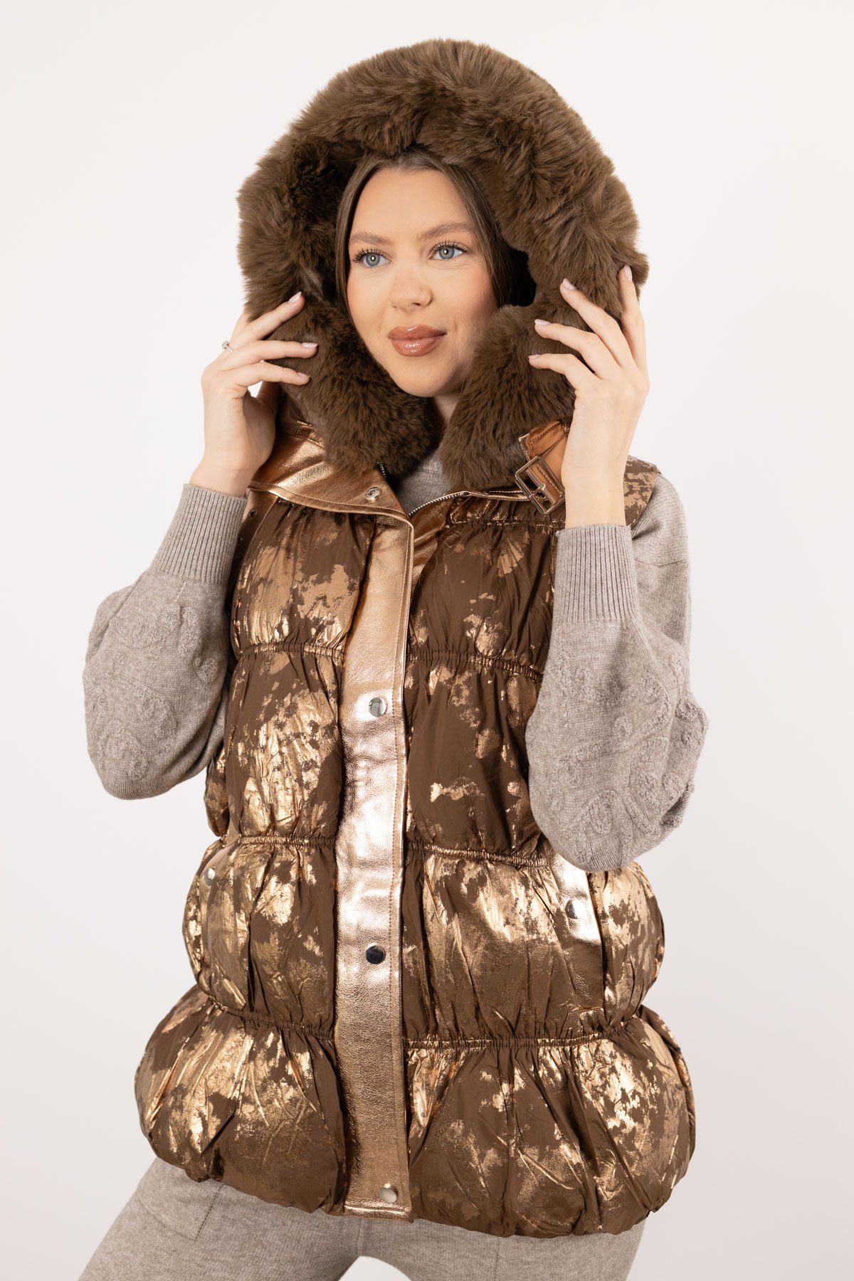 Kapüşon Ucu Peluş Detay Lame Baskı Yelek