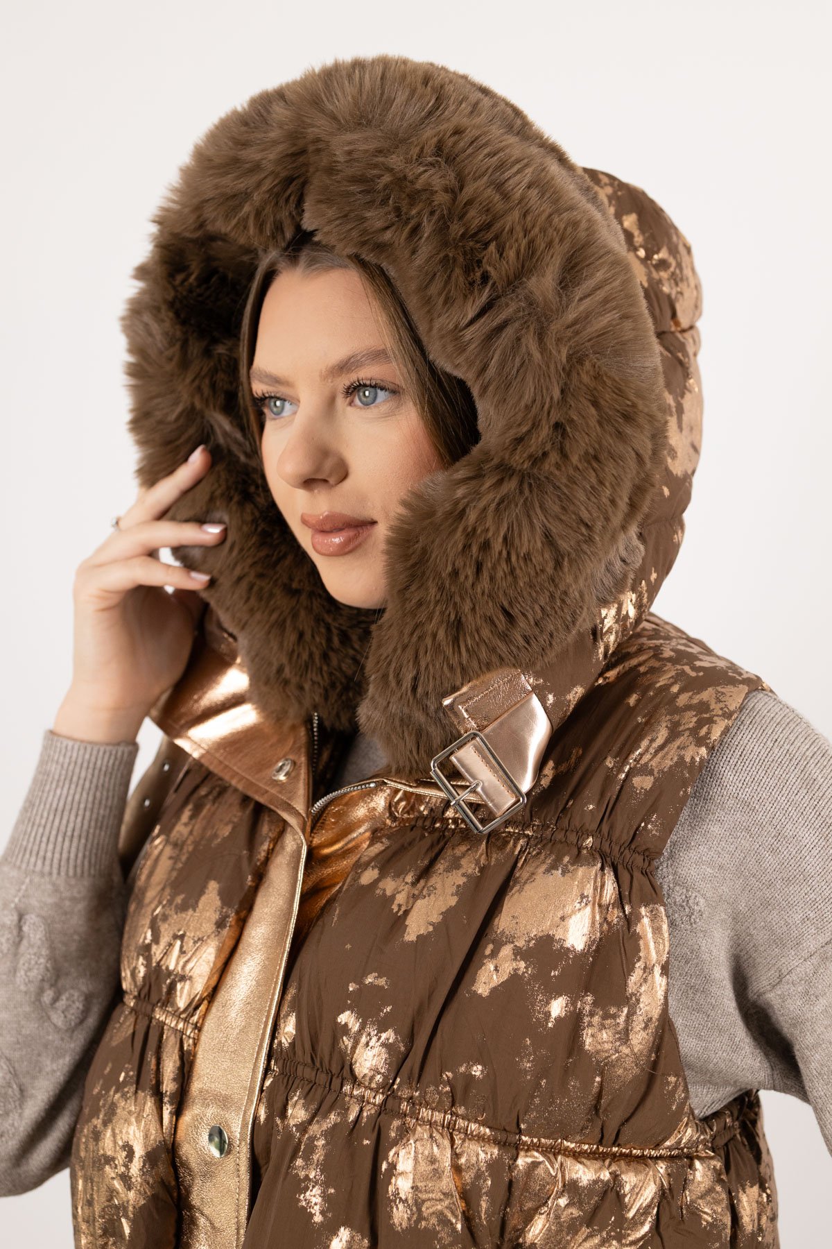 Kapüşon Ucu Peluş Detay Lame Baskı Yelek