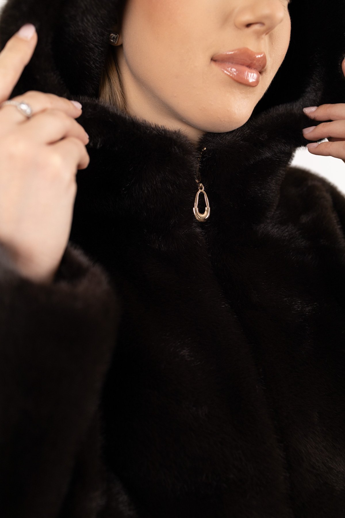 Kapüşonlu Peluş Mont