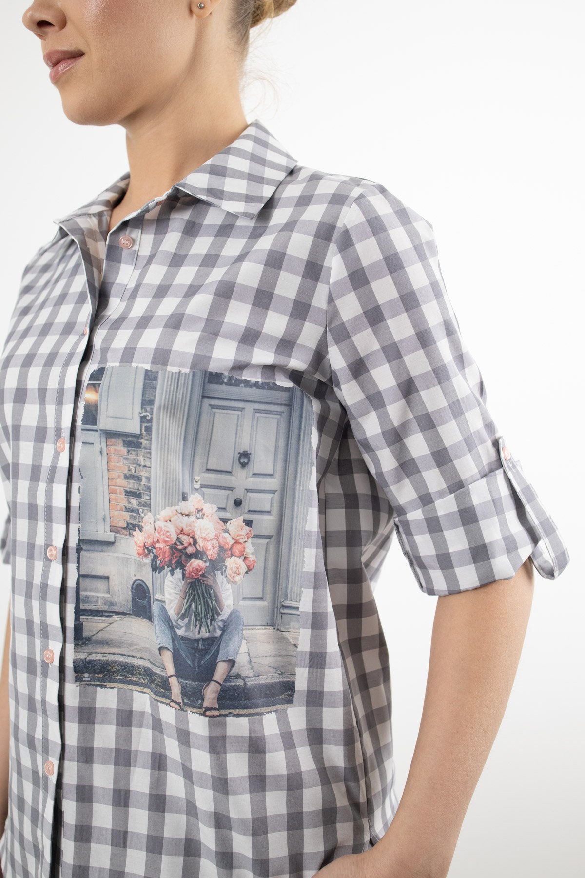 Kare Desenli Çiçek Baskı Detaylı Gömlek