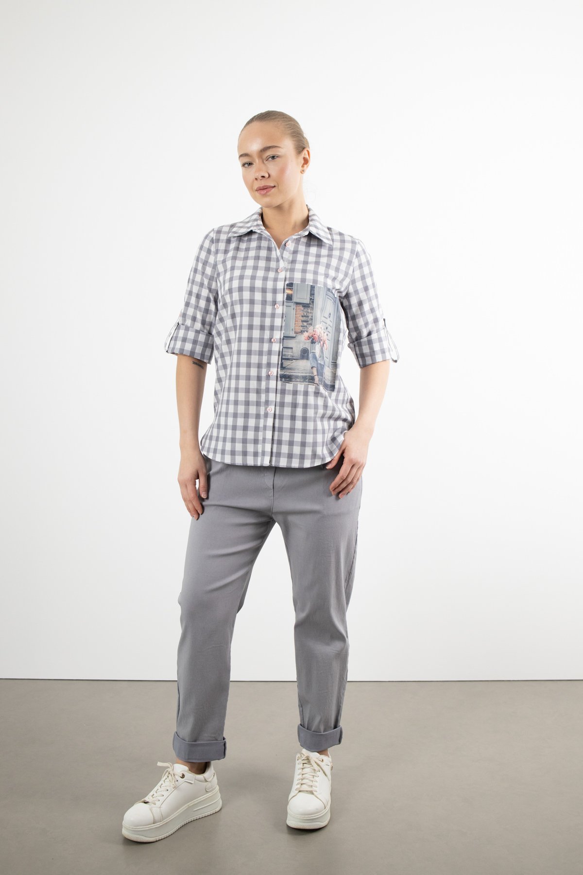 Kare Desenli Çiçek Baskı Detaylı Gömlek