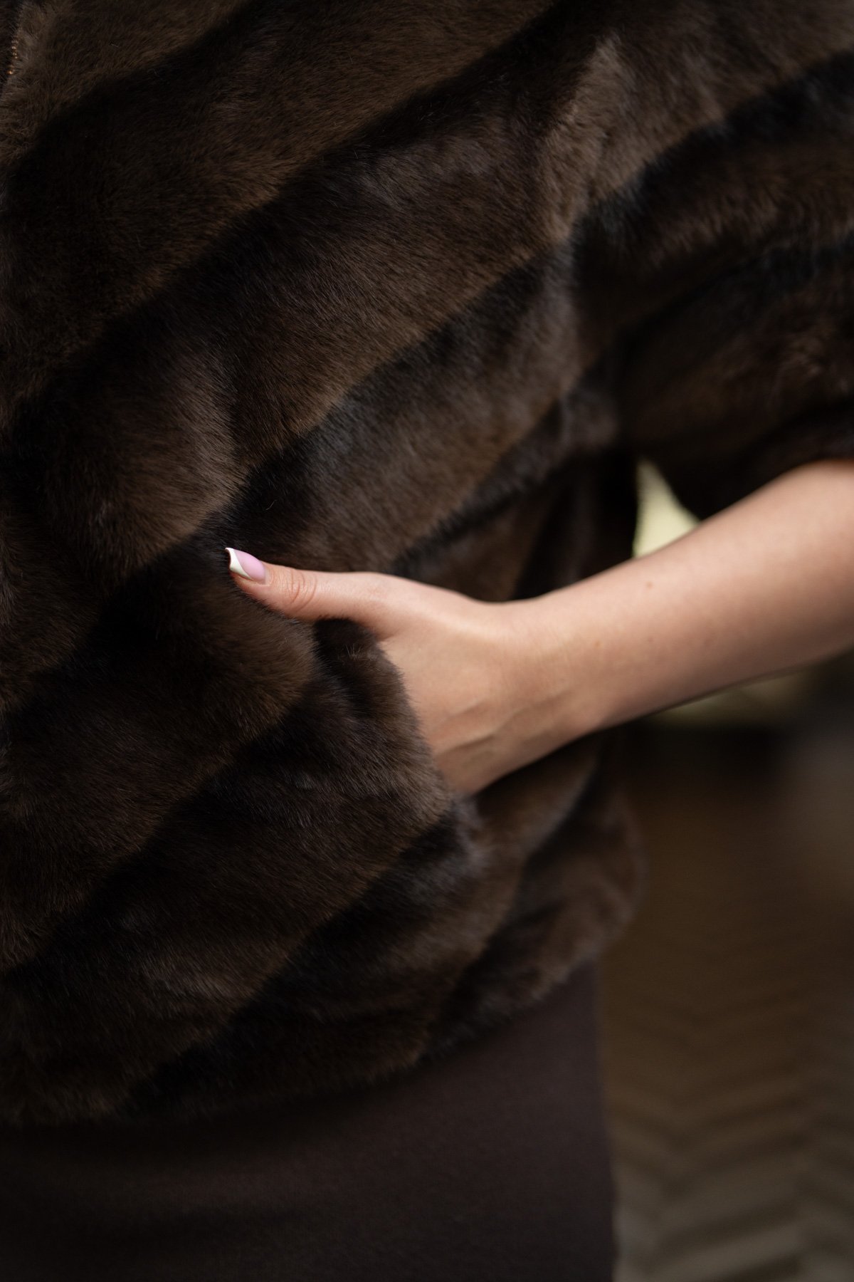 Kısa Kol Detaylı Cepli Kürk Ceket