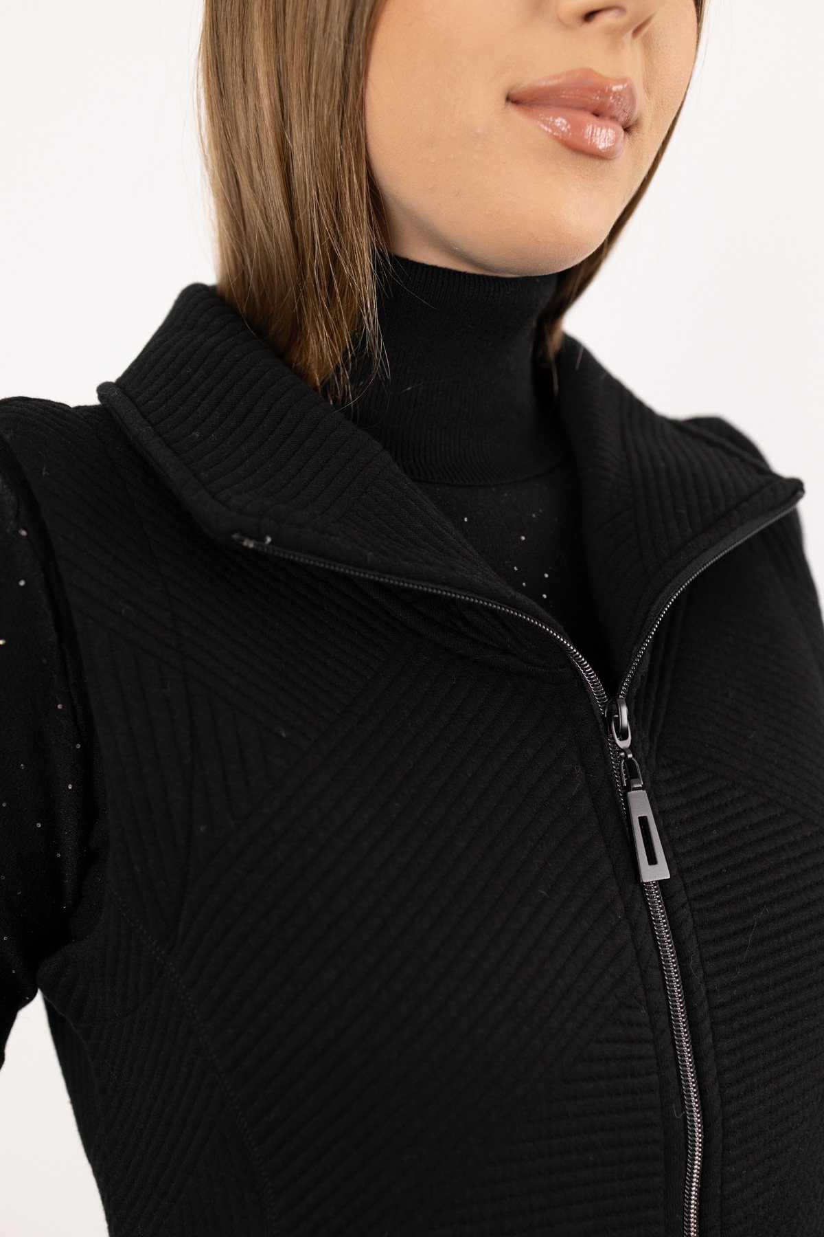 Kısa Kollu Fermuarlı Ve Cepli Şerit Detaylı Örme Yelek