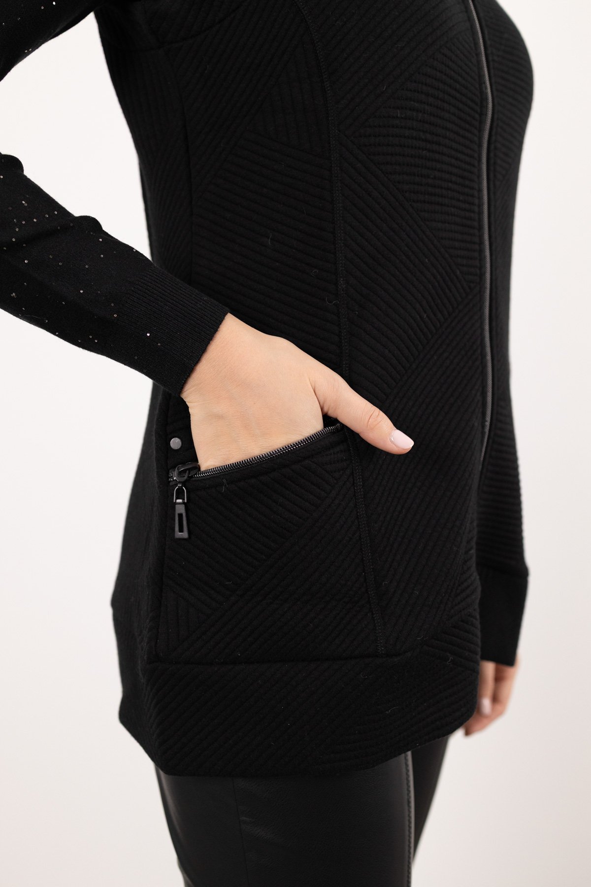 Kısa Kollu Fermuarlı Ve Cepli Şerit Detaylı Örme Yelek