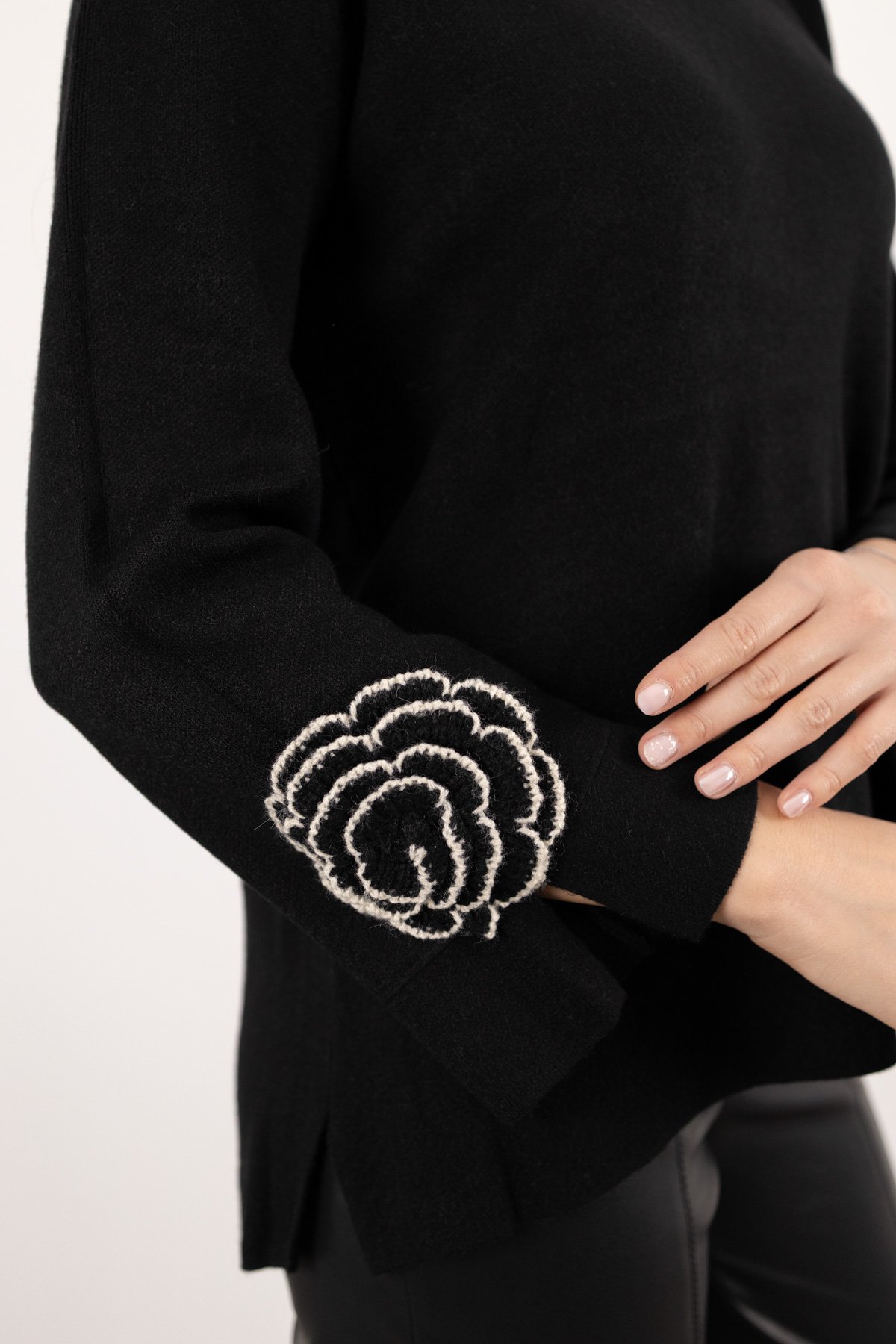 Kol Gül Desen Detaylı Triko