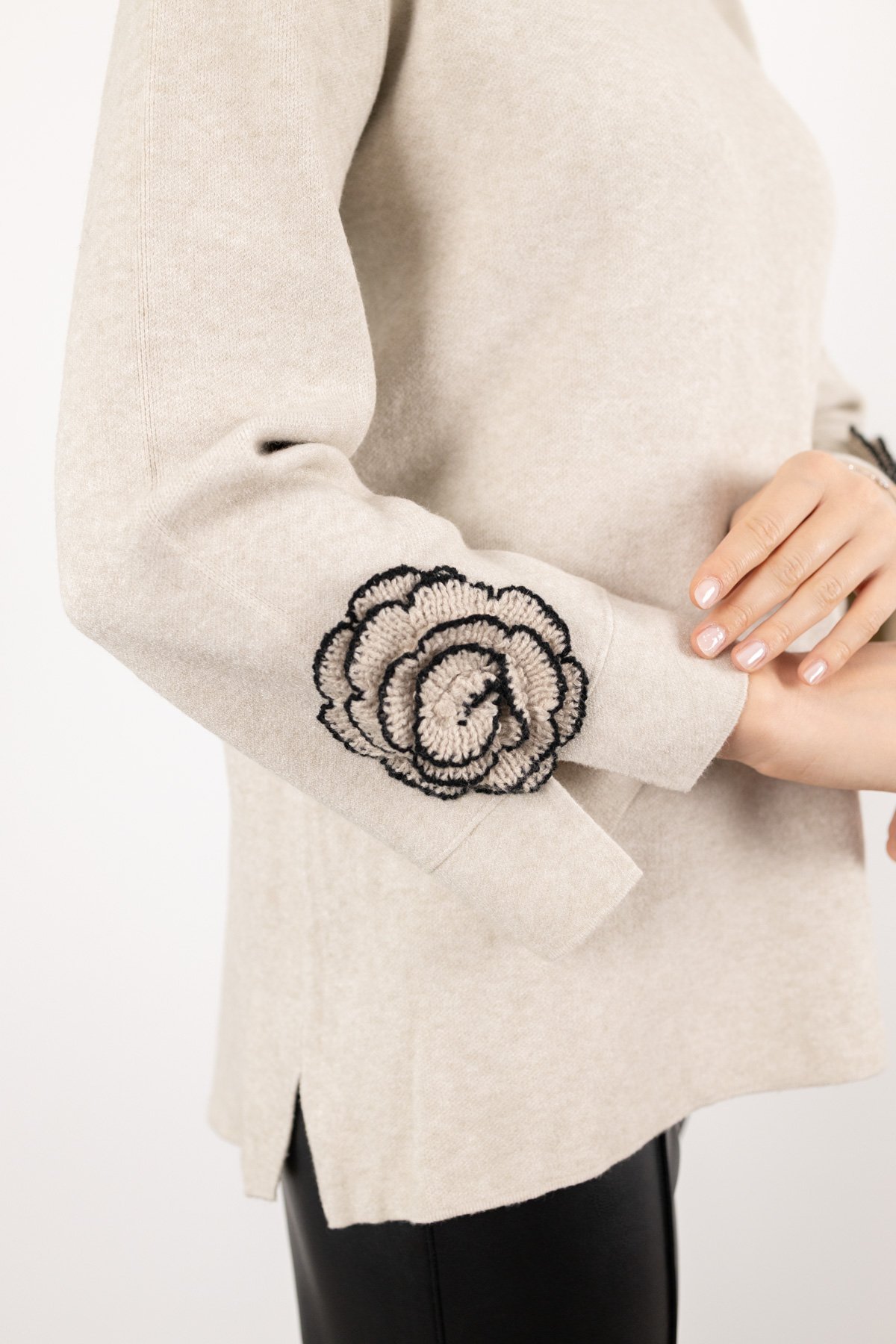 Kol Gül Desen Detaylı Triko