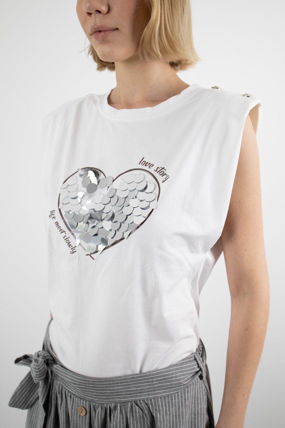 Önü Payet Kalpli Tshirt