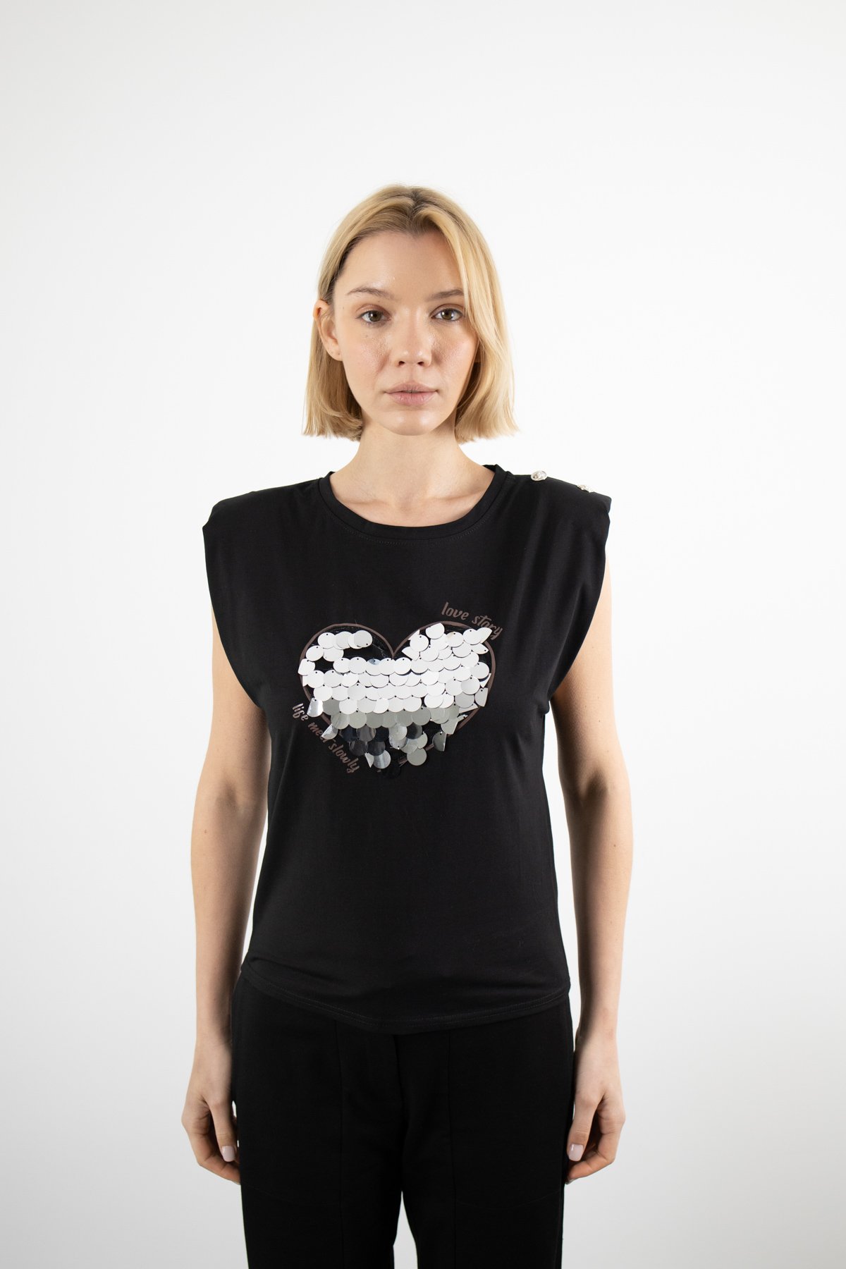 Önü Payet Kalpli Tshirt