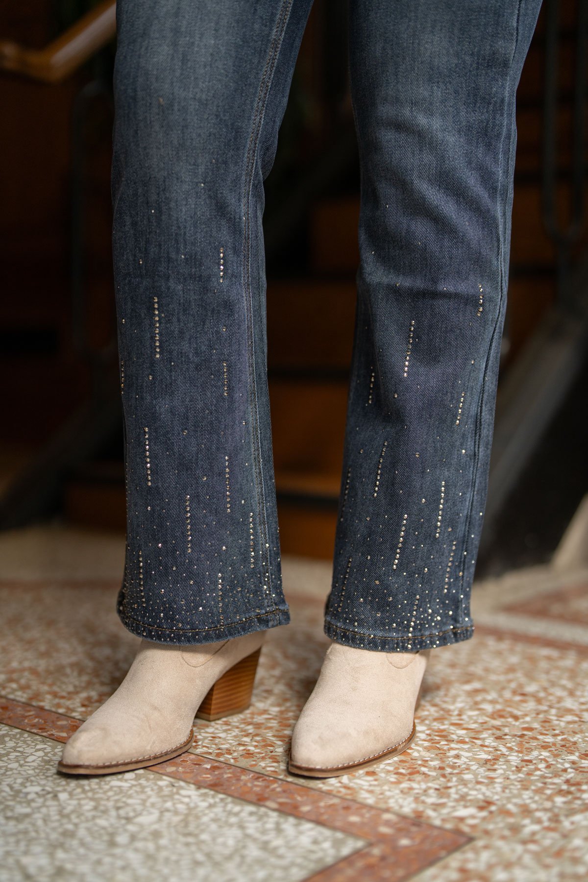 Paçası Taş Detaylı Kot Pantolon