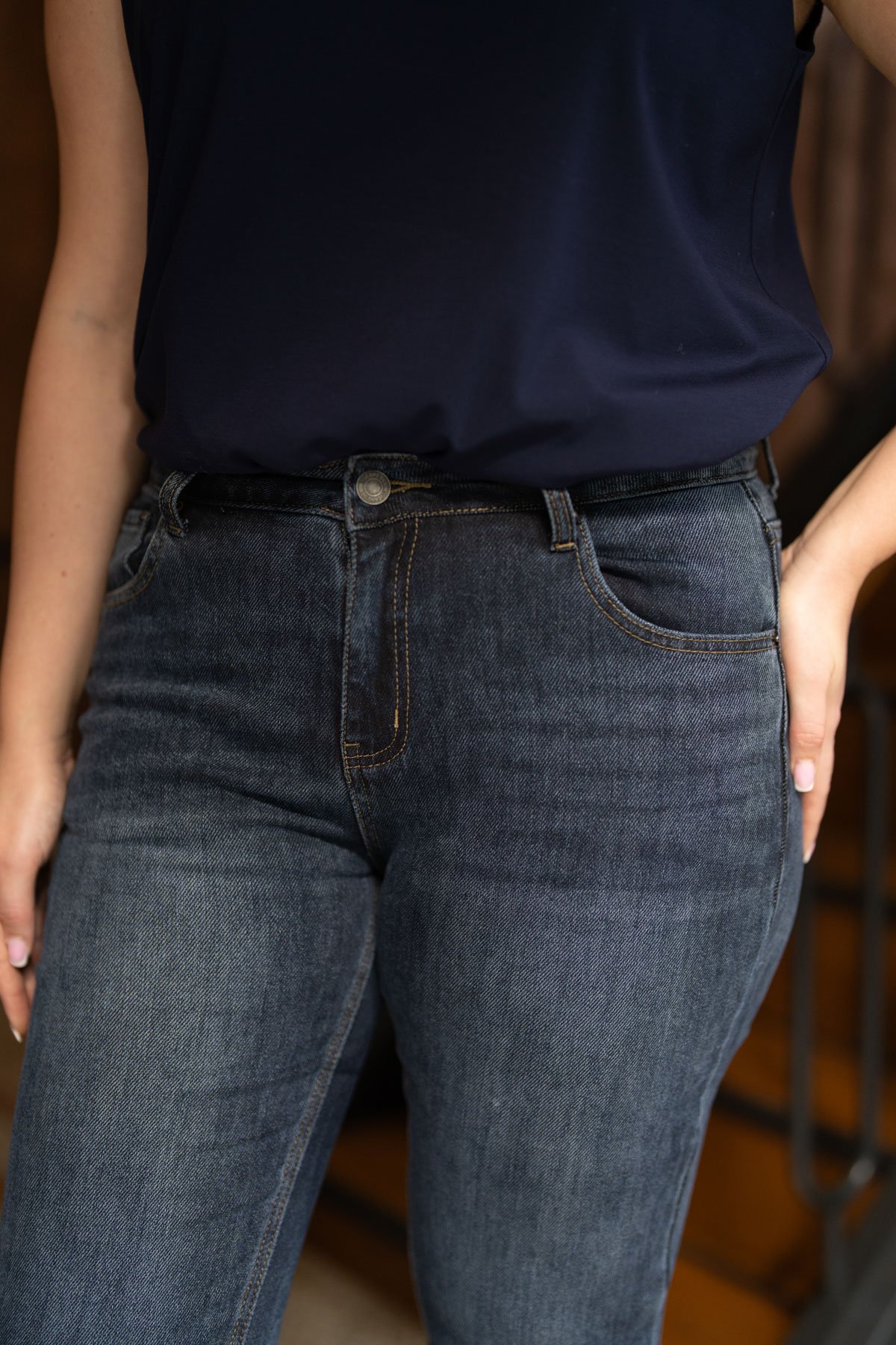 Paçası Taş Detaylı Kot Pantolon