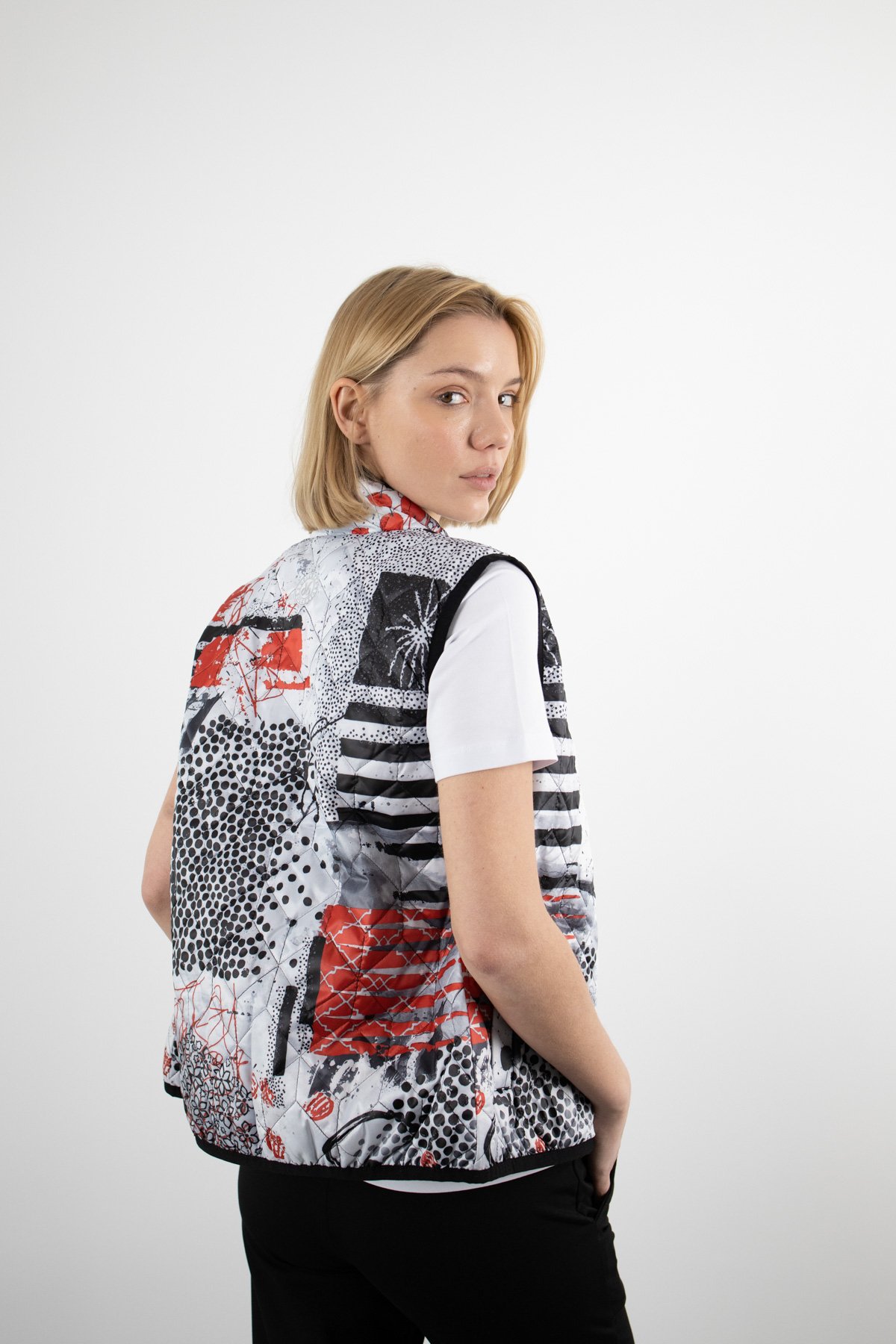 Sıfır Kol Detaylı Benekli Desenli Dokuma Yelek