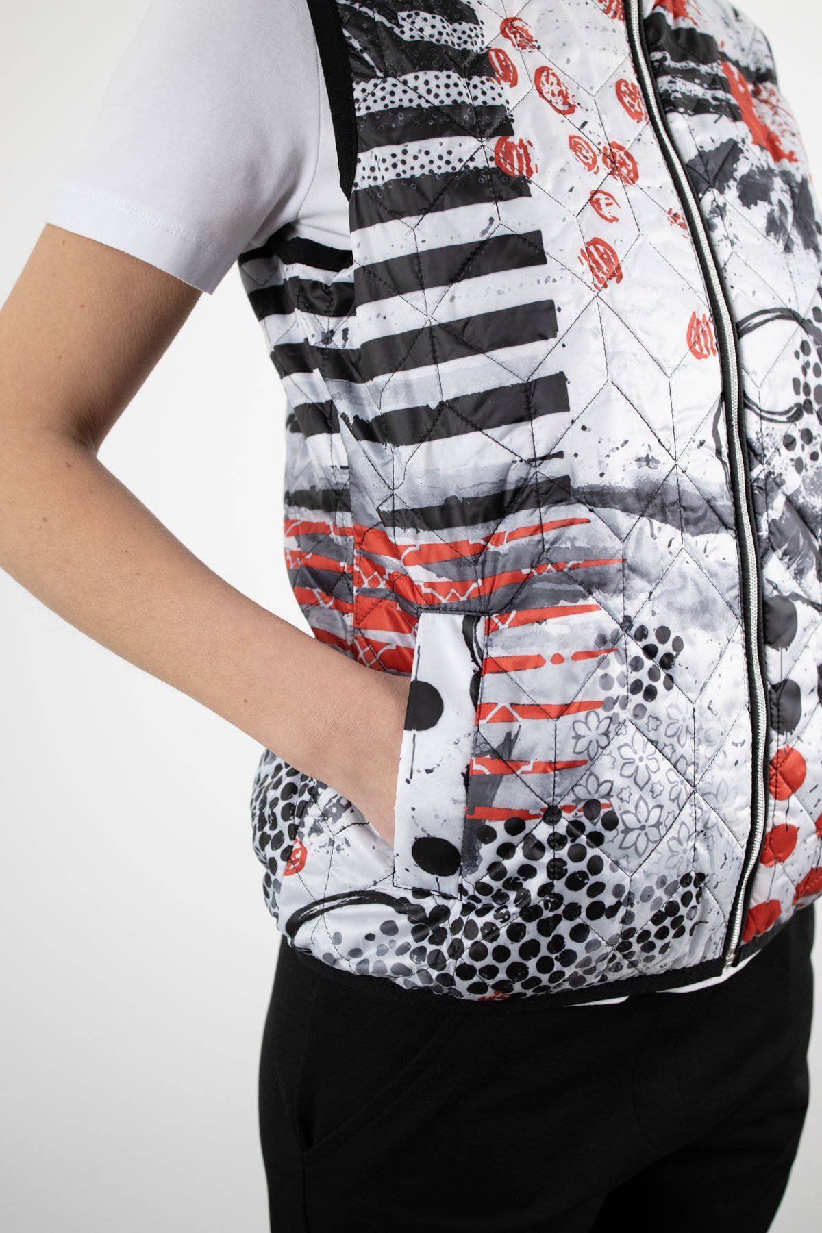 Sıfır Kol Detaylı Benekli Desenli Dokuma Yelek