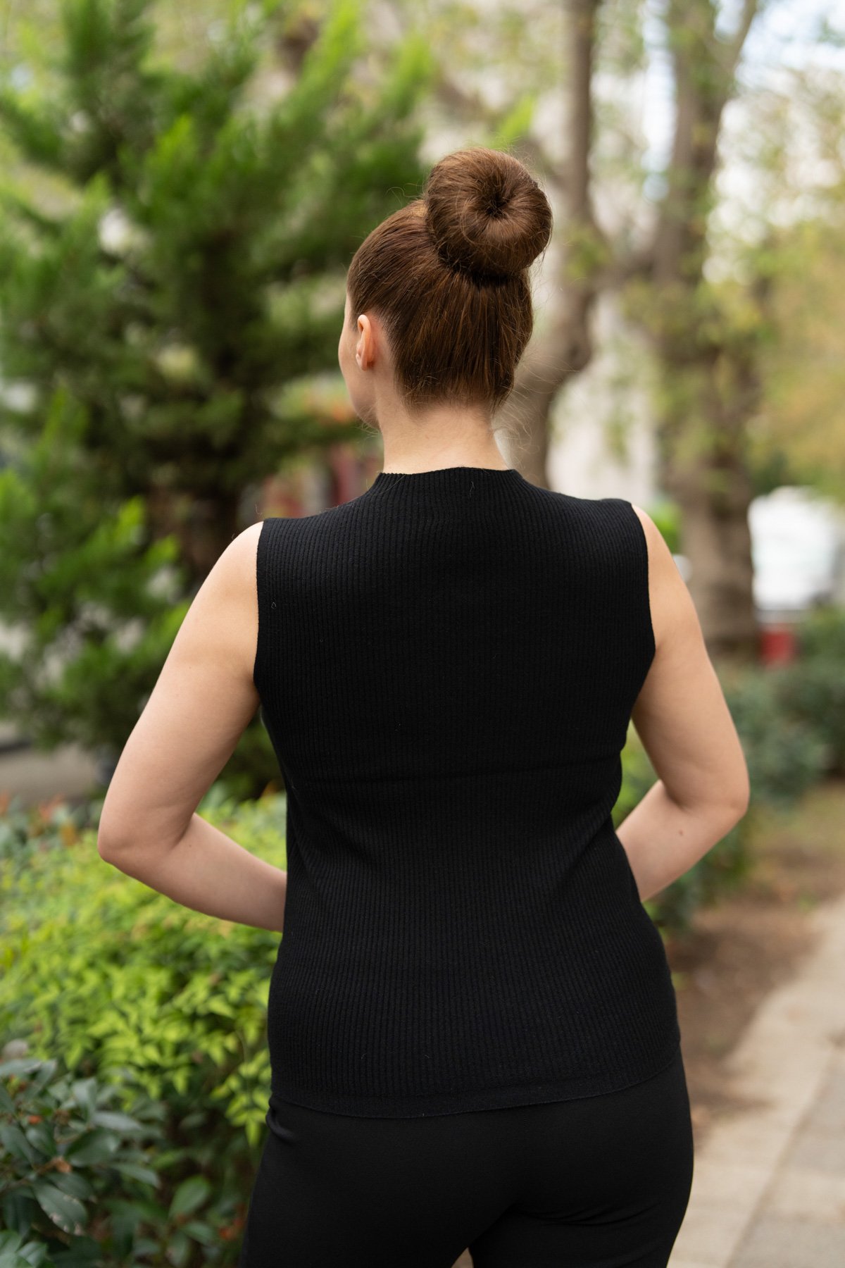 Su Yolu Taş İşleme Detay Kolsuz Triko