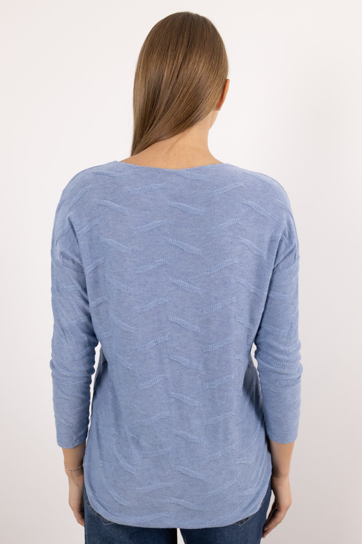 V Yaka Detay Sırt Kabartma Detaylı Baskı Desenli Kazak