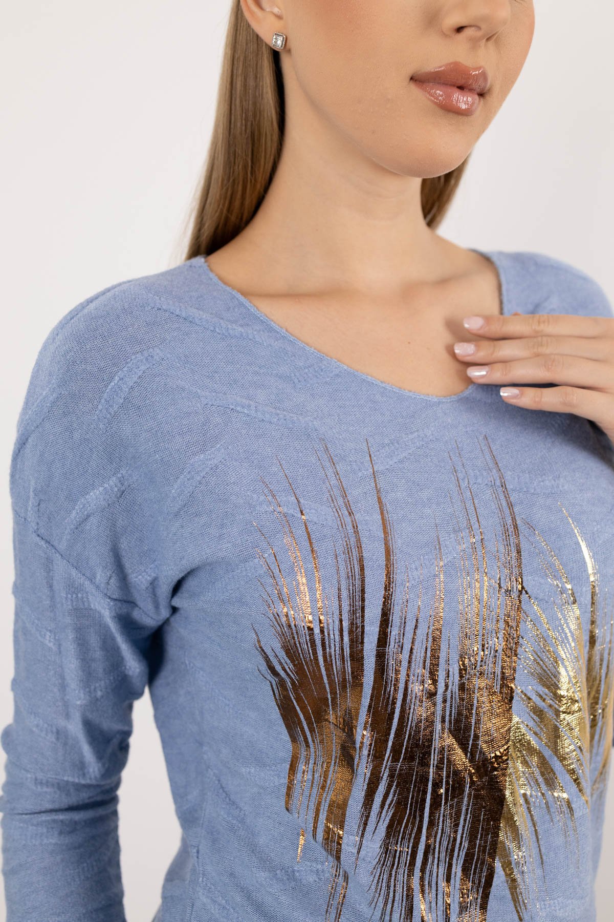 V Yaka Detay Sırt Kabartma Detaylı Baskı Desenli Kazak