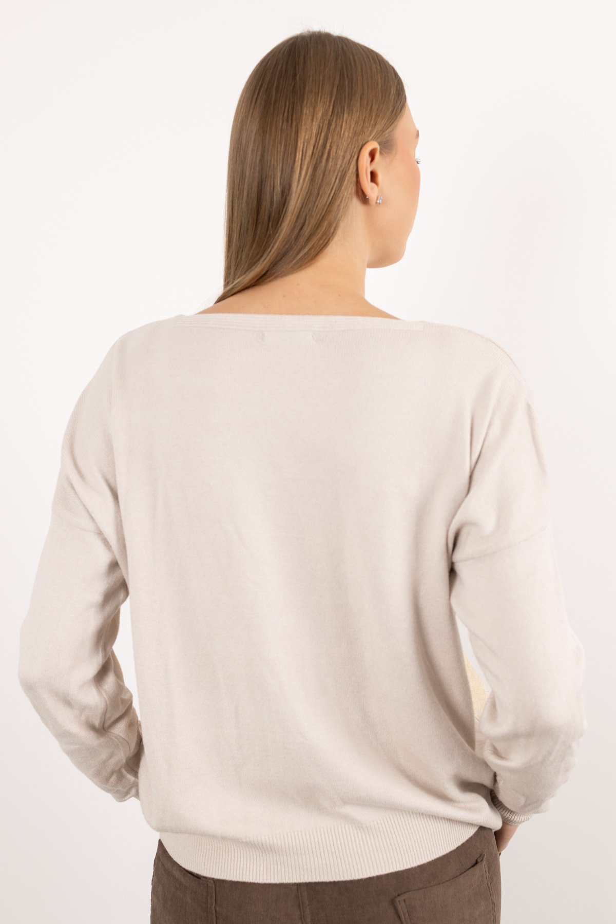 V Yaka Detaylı Varak Baskılı Kalp Büroş Takılı Triko