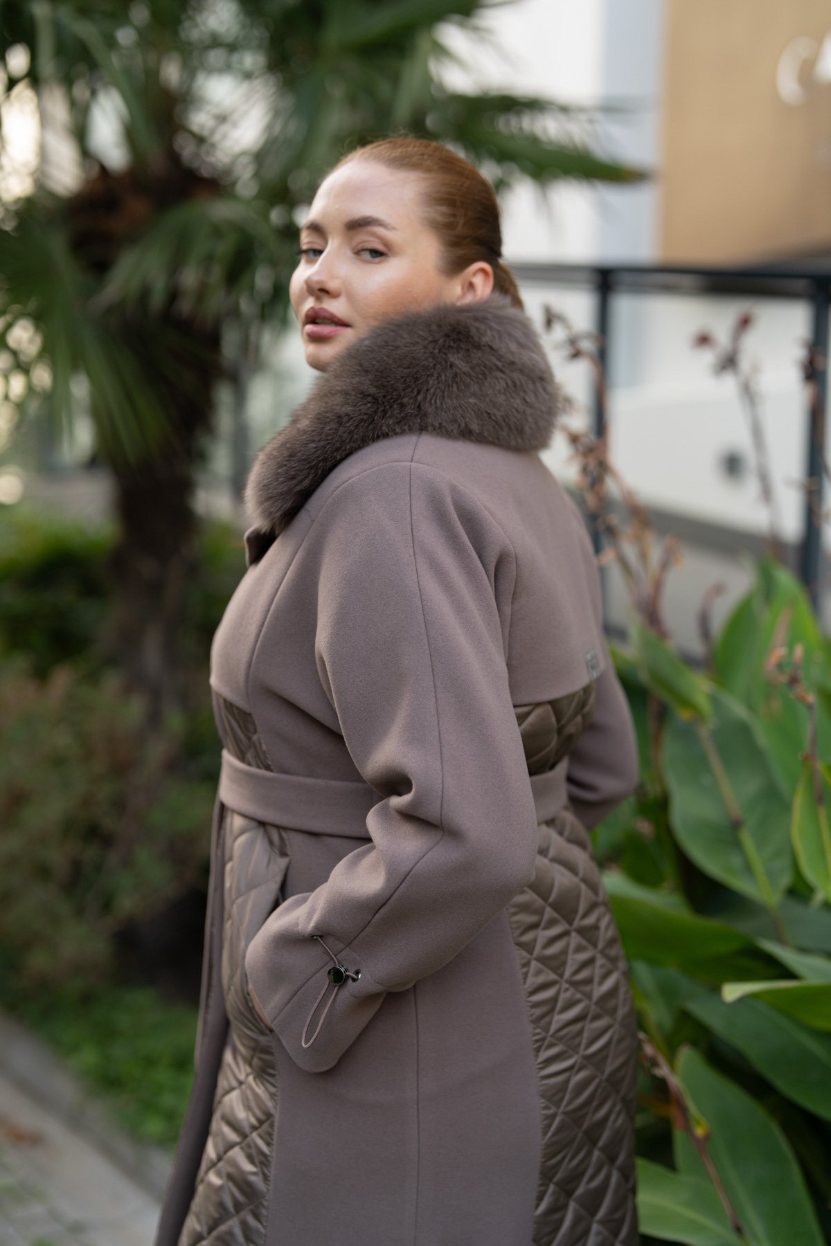 Yaka Pelüş Detaylı Kapütone Desen Detaylı Uzun Kaban