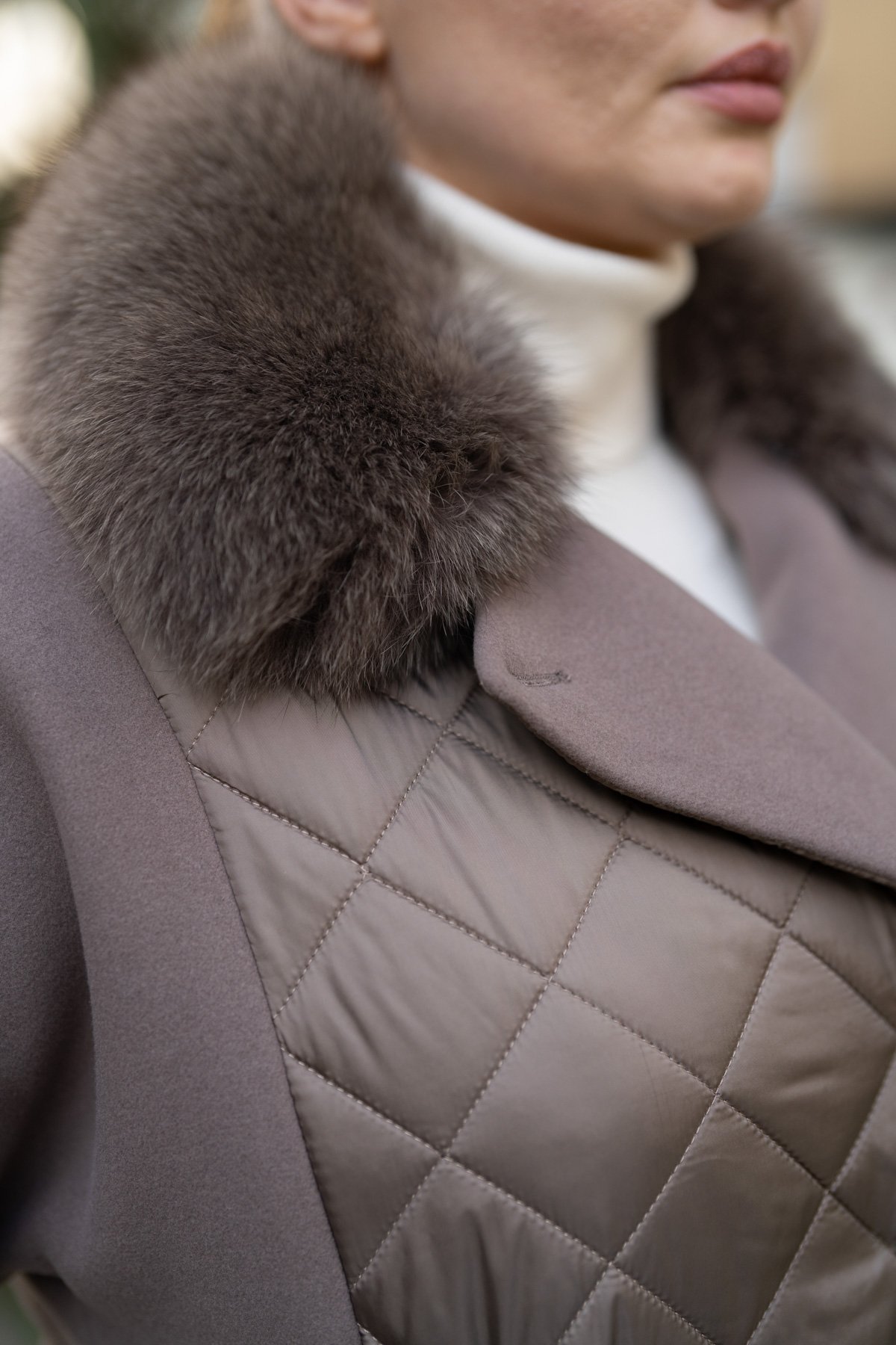 Yaka Pelüş Detaylı Kapütone Desen Detaylı Uzun Kaban