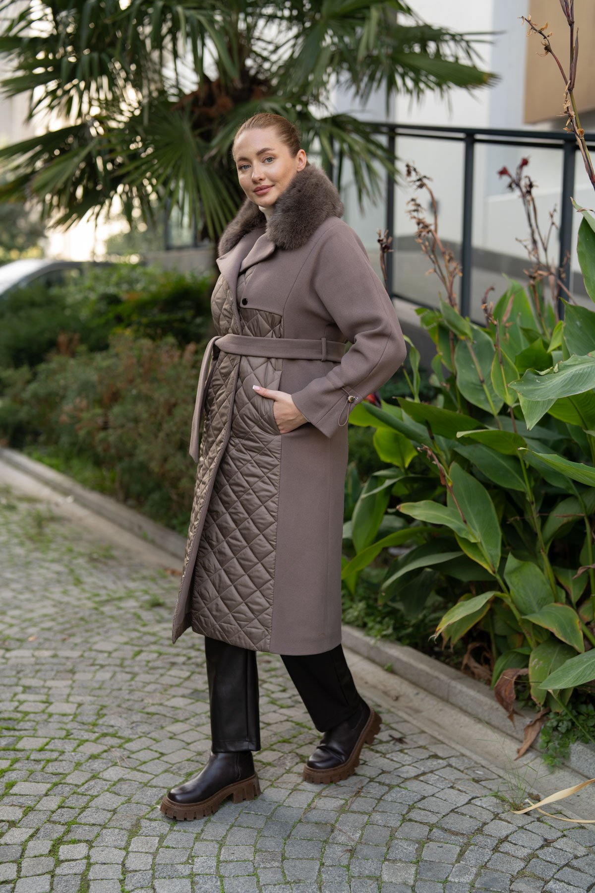 Yaka Pelüş Detaylı Kapütone Desen Detaylı Uzun Kaban