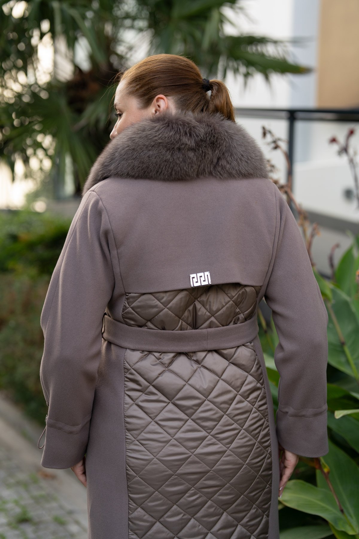 Yaka Pelüş Detaylı Kapütone Desen Detaylı Uzun Kaban