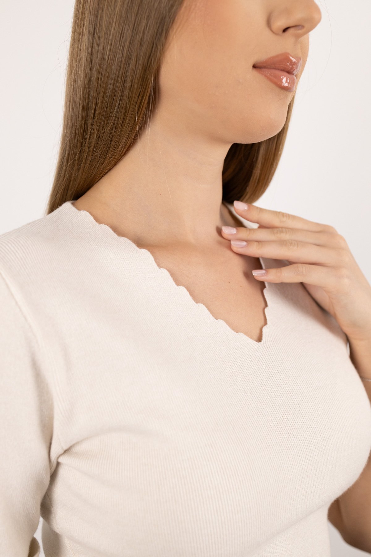 Yaka Zigzag Detaylı Kol İnci Düğmeli Triko