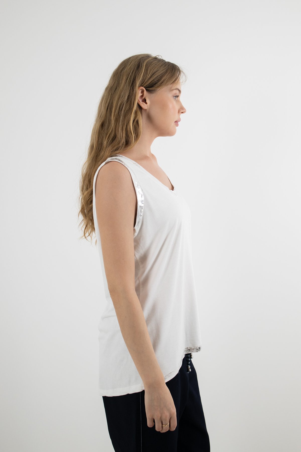 Yakası Gümüş Baskılı Atlet