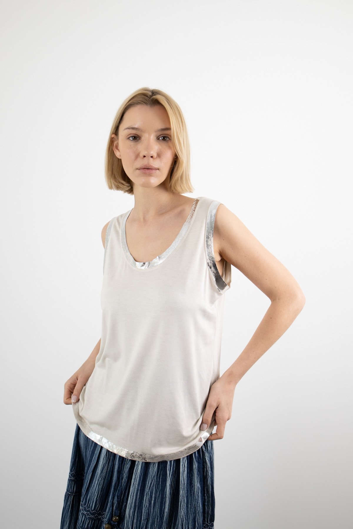 Yakası Gümüş Baskılı Atlet