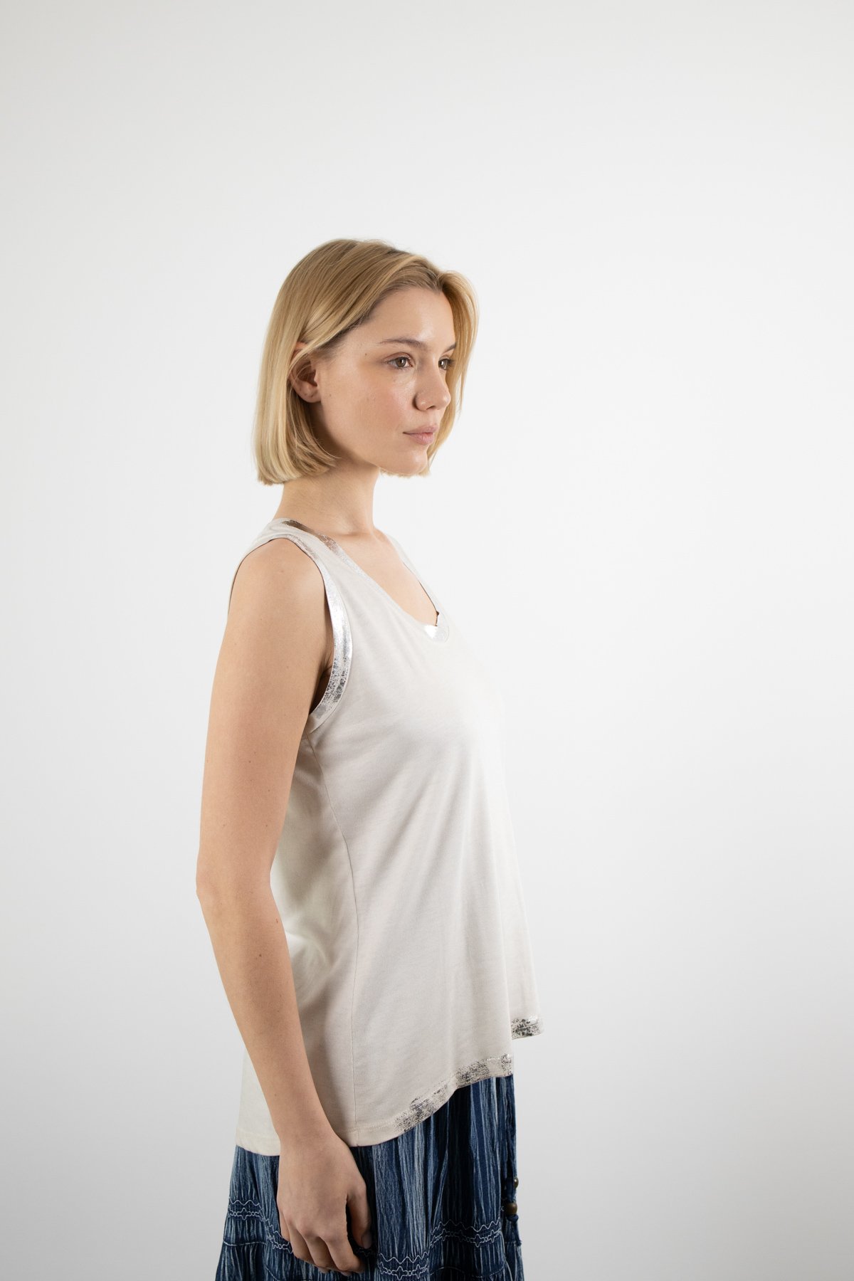 Yakası Gümüş Baskılı Atlet