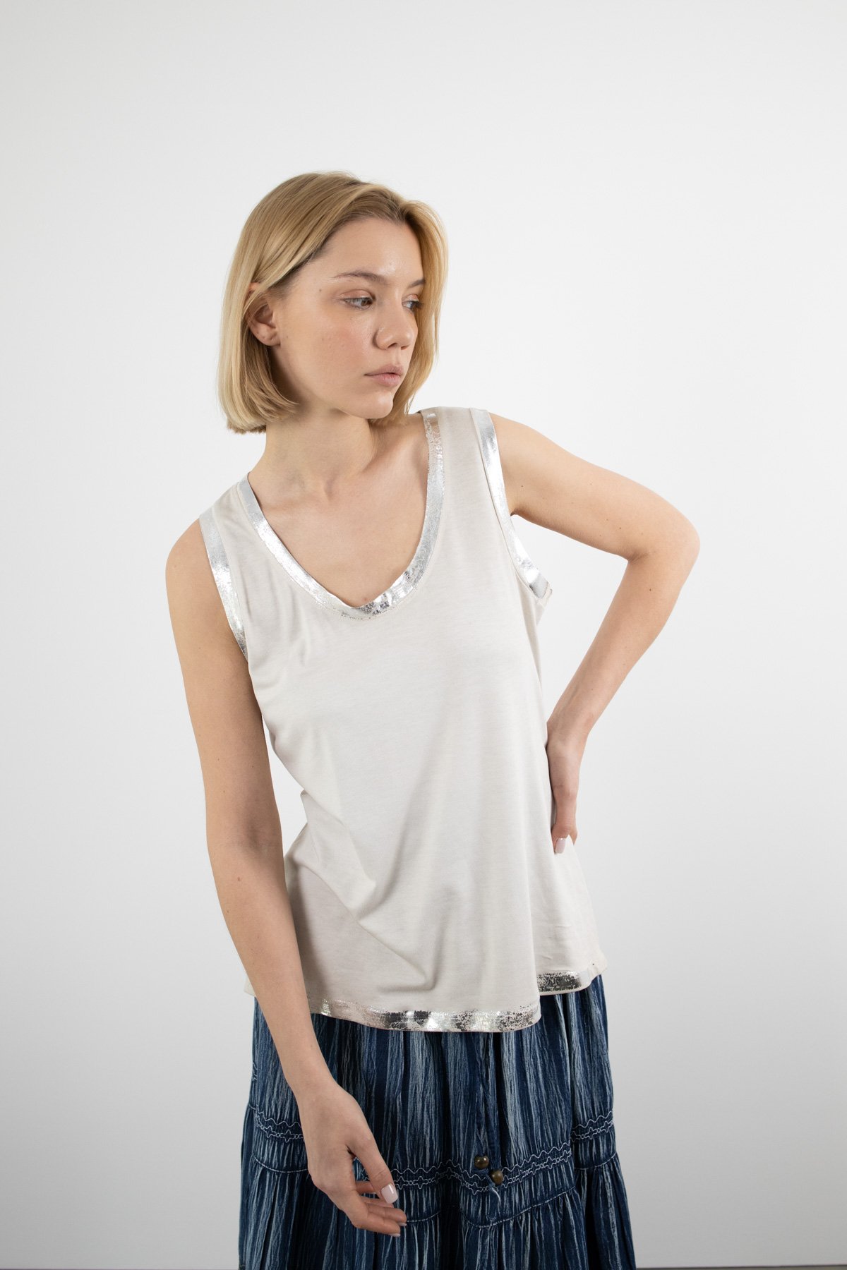 Yakası Gümüş Baskılı Atlet