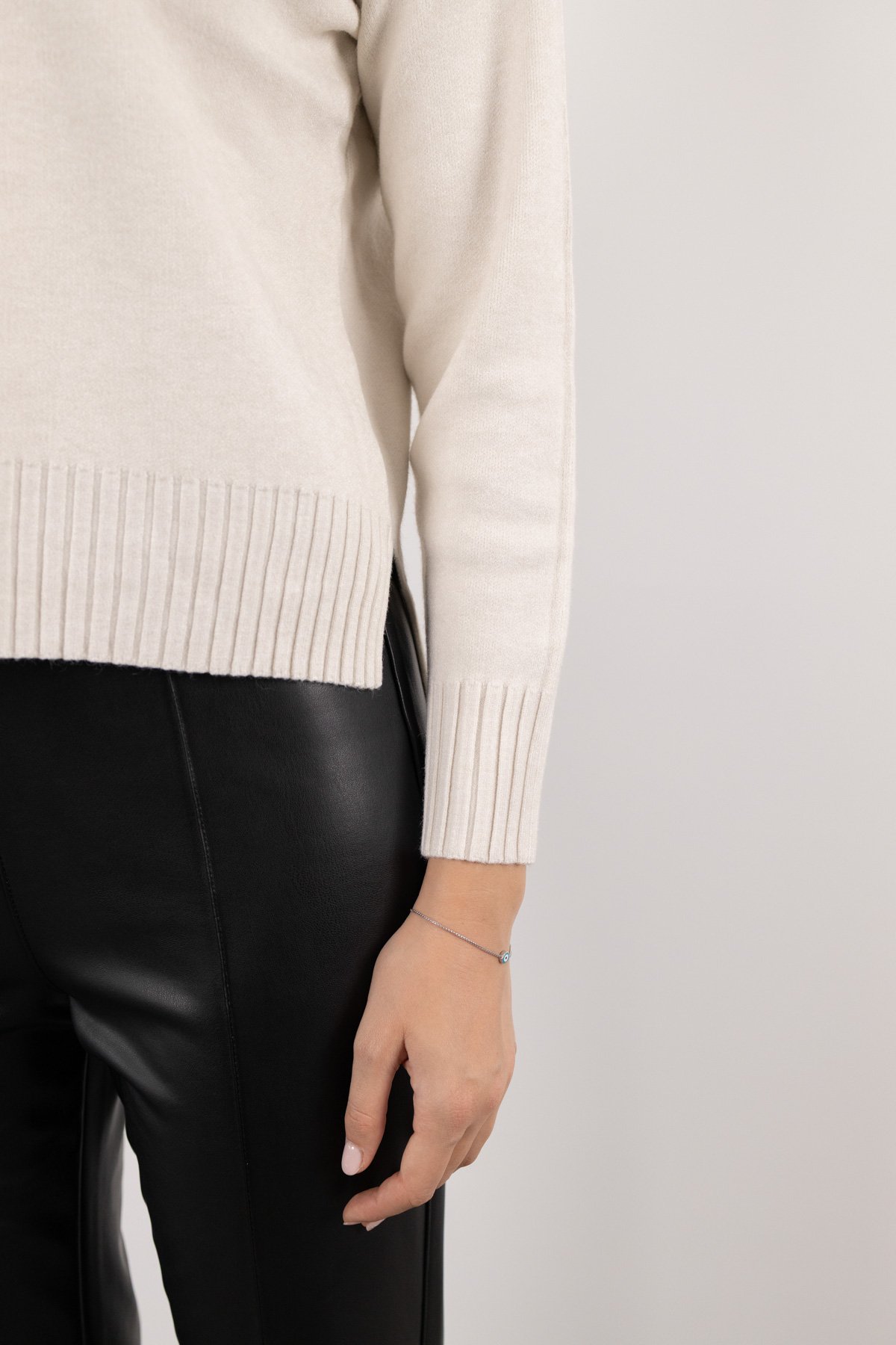 Yarım Balıkçı Yaka Detay Taş İşlemeli Uzun Kollu Triko