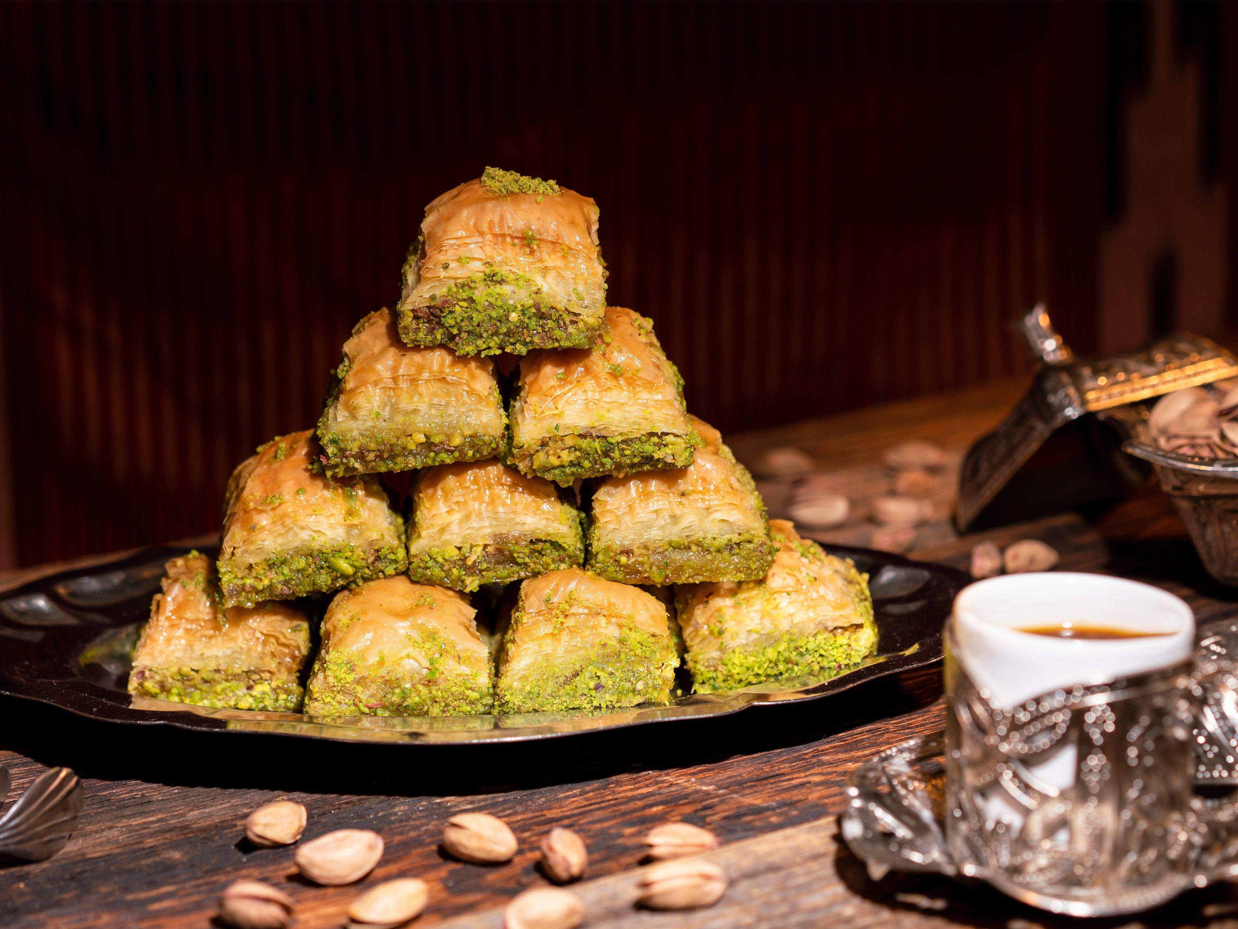 YEŞİL KÜNEFE BAKLAVA 900 GR CEVİZLİ