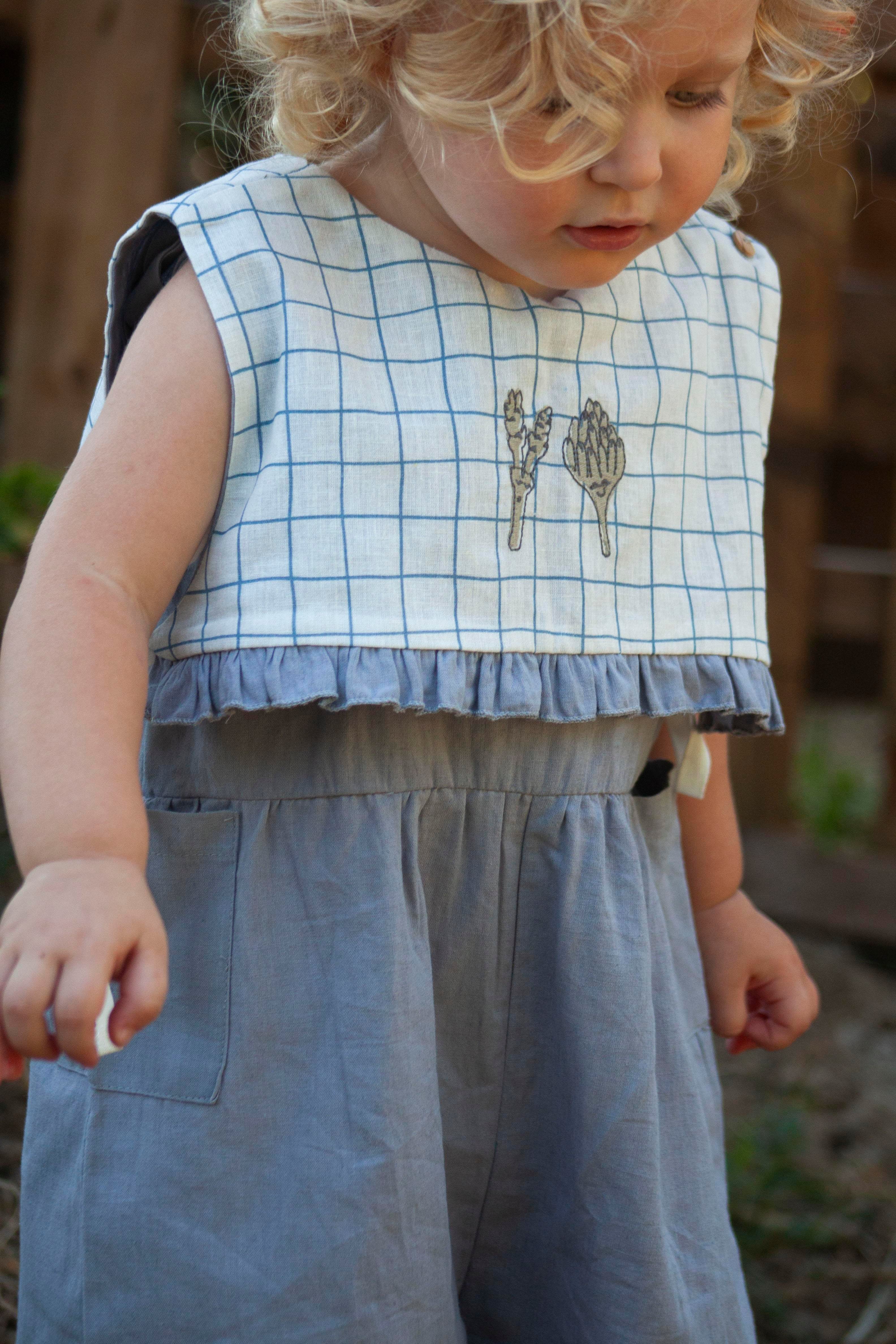 WIDE CHECKED ‘ASPARAGUS & ARTICHOKE' BIB