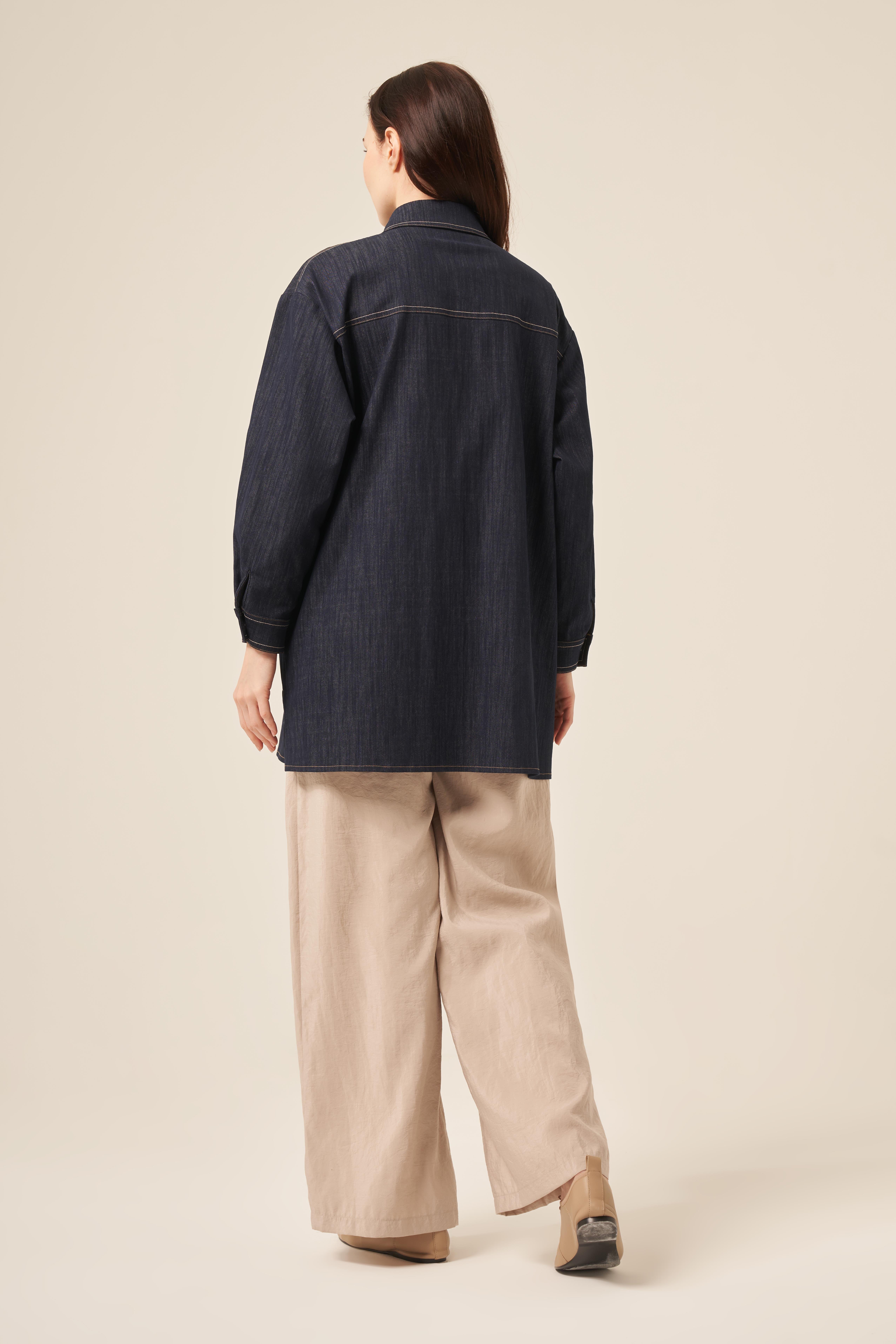 CEP KAPAKLARI DENİZ KABUĞU İŞLEMELİ DENİM GÖMLEK