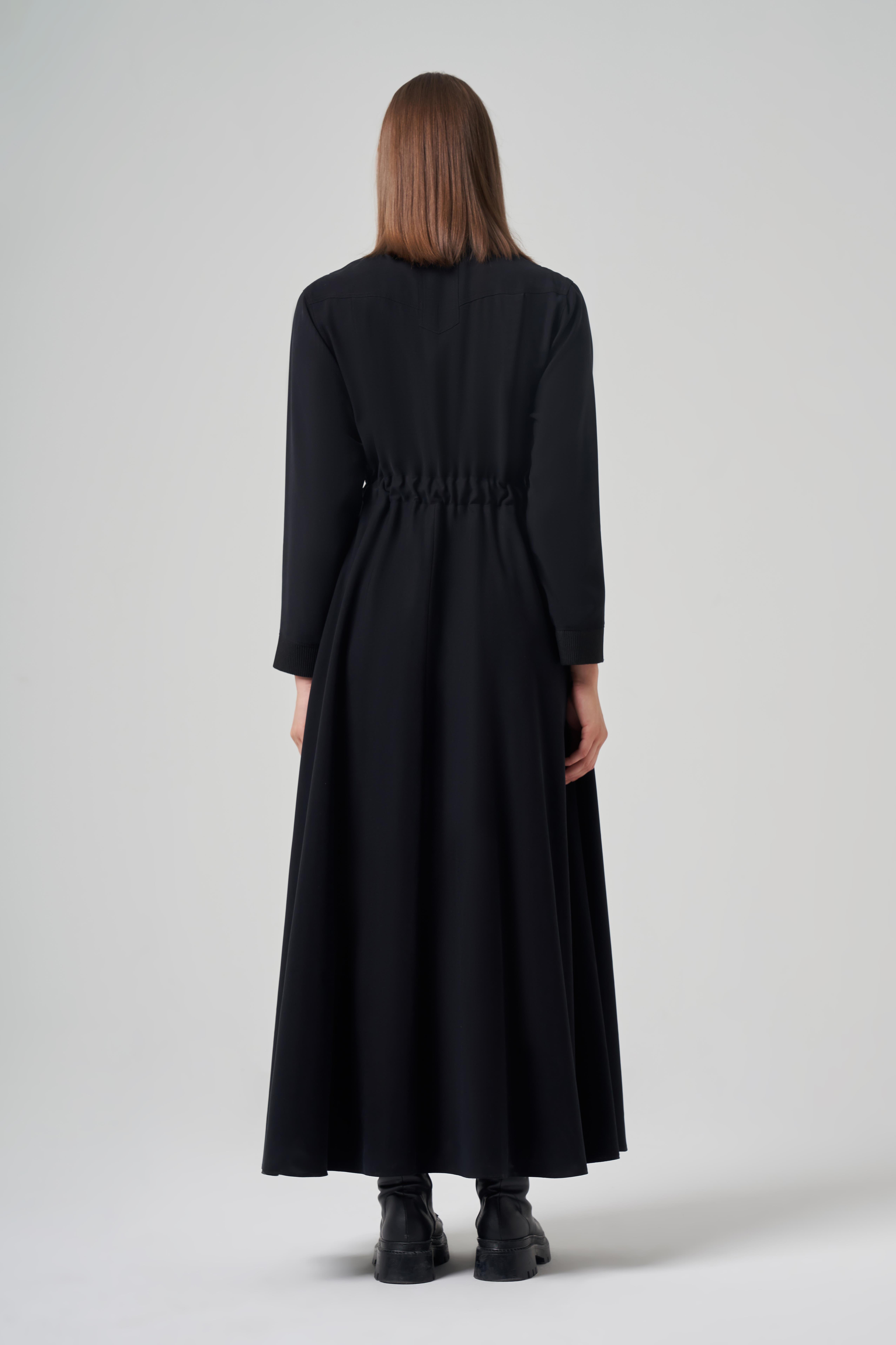 ÖNDEN DÜĞMELİ ELBİSE