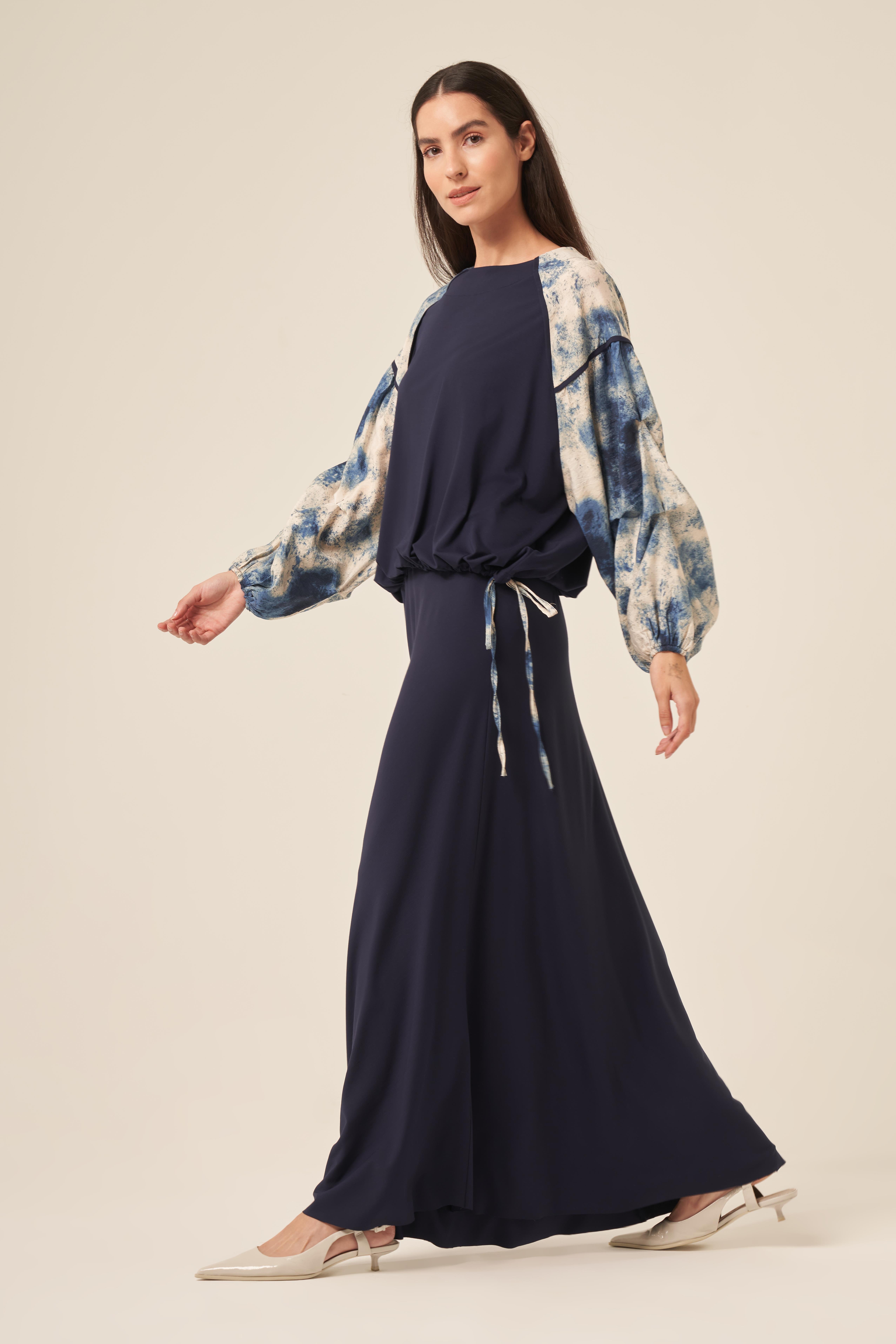 ÖNÜ VE ARKASI BAMBU ETEK UCU BÜZGÜLÜ KOLLARI SUYU BOYA BASKI KISA TUNİK