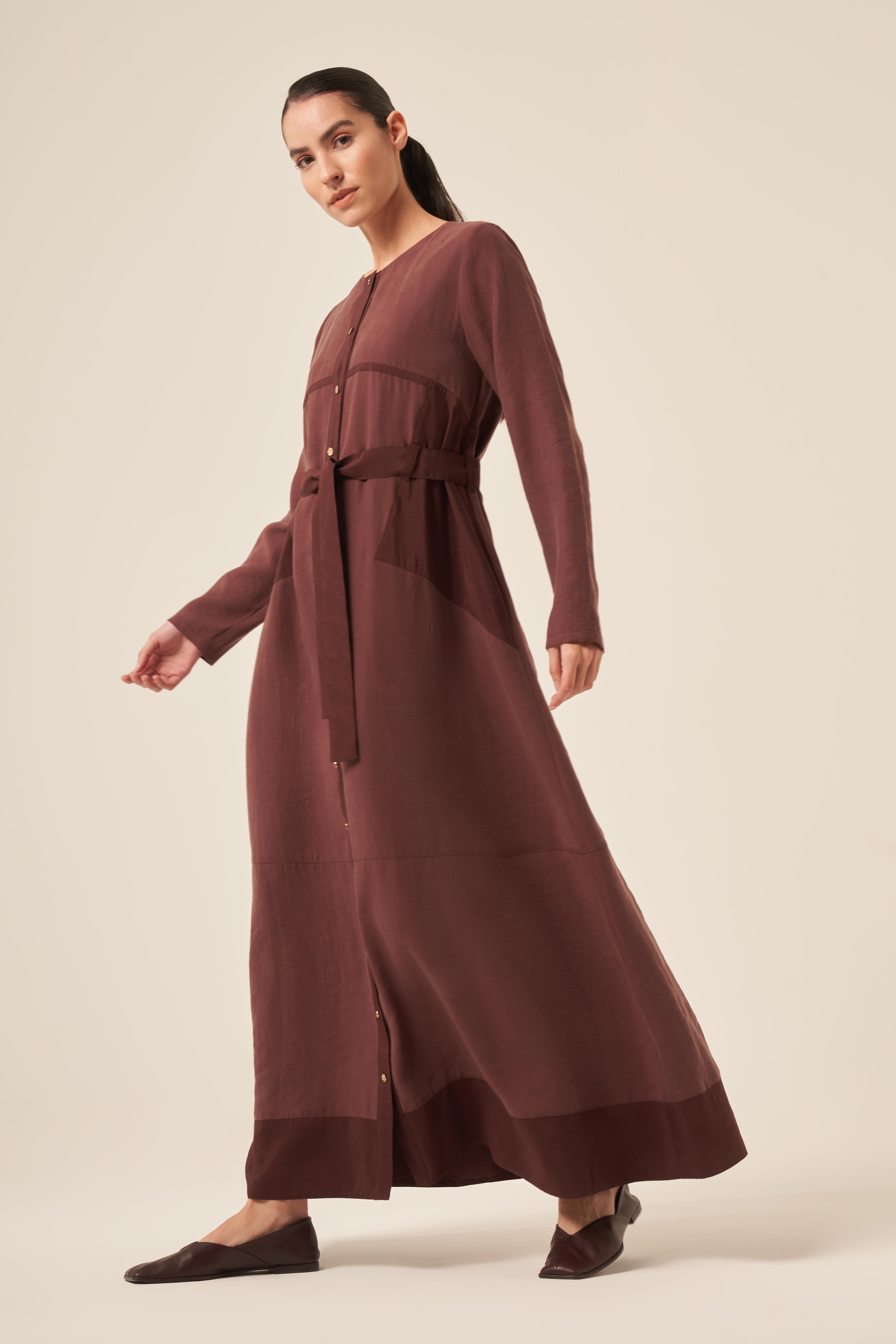 ÜÇGEN KUPLU ÖNDEN DÜĞMELİ BELİ KUŞAK KEMER DETAYLI PASION ELBİSE