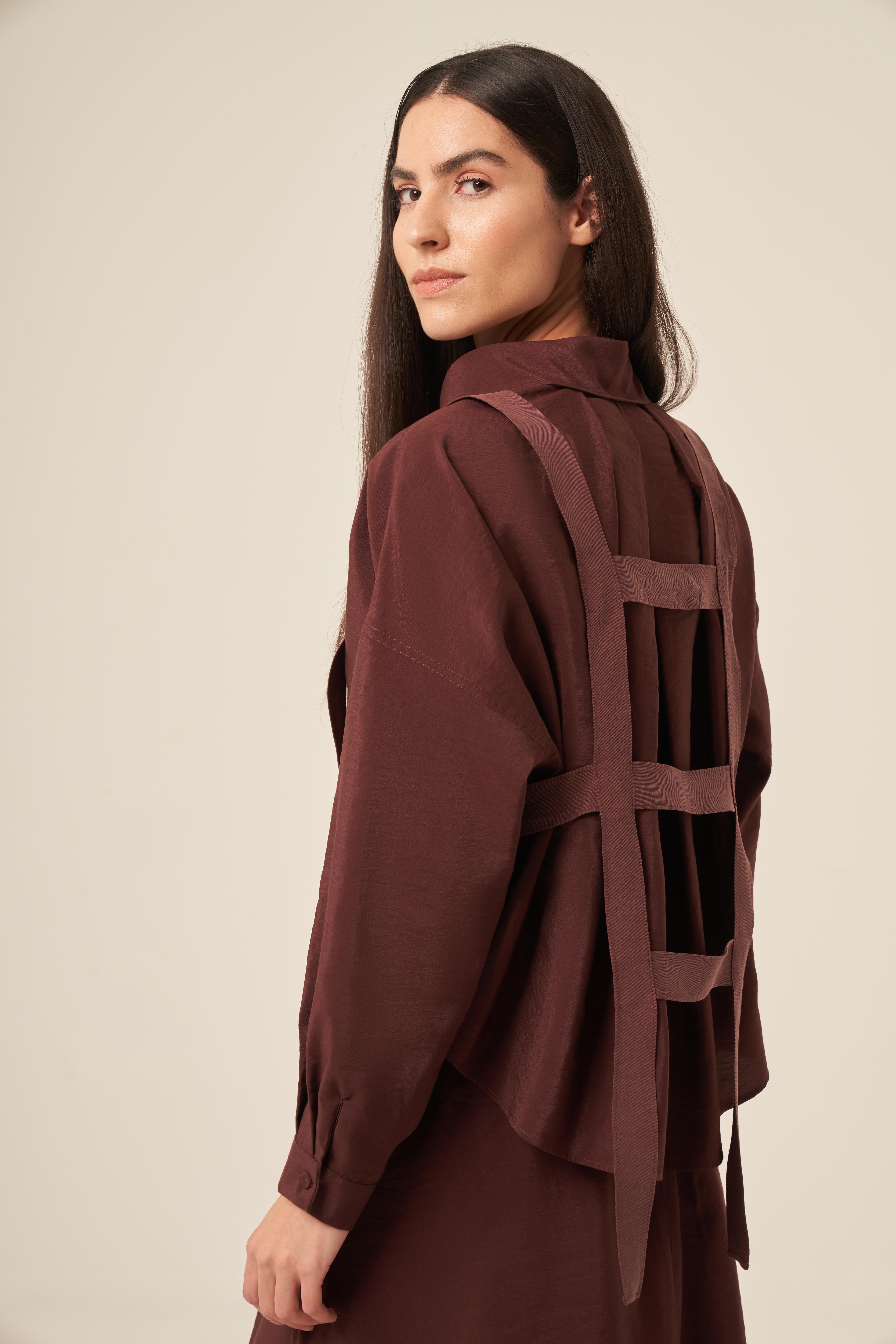 YAKASI BÜZGÜLÜ KETEN DİJİTAL KISA BLUZ