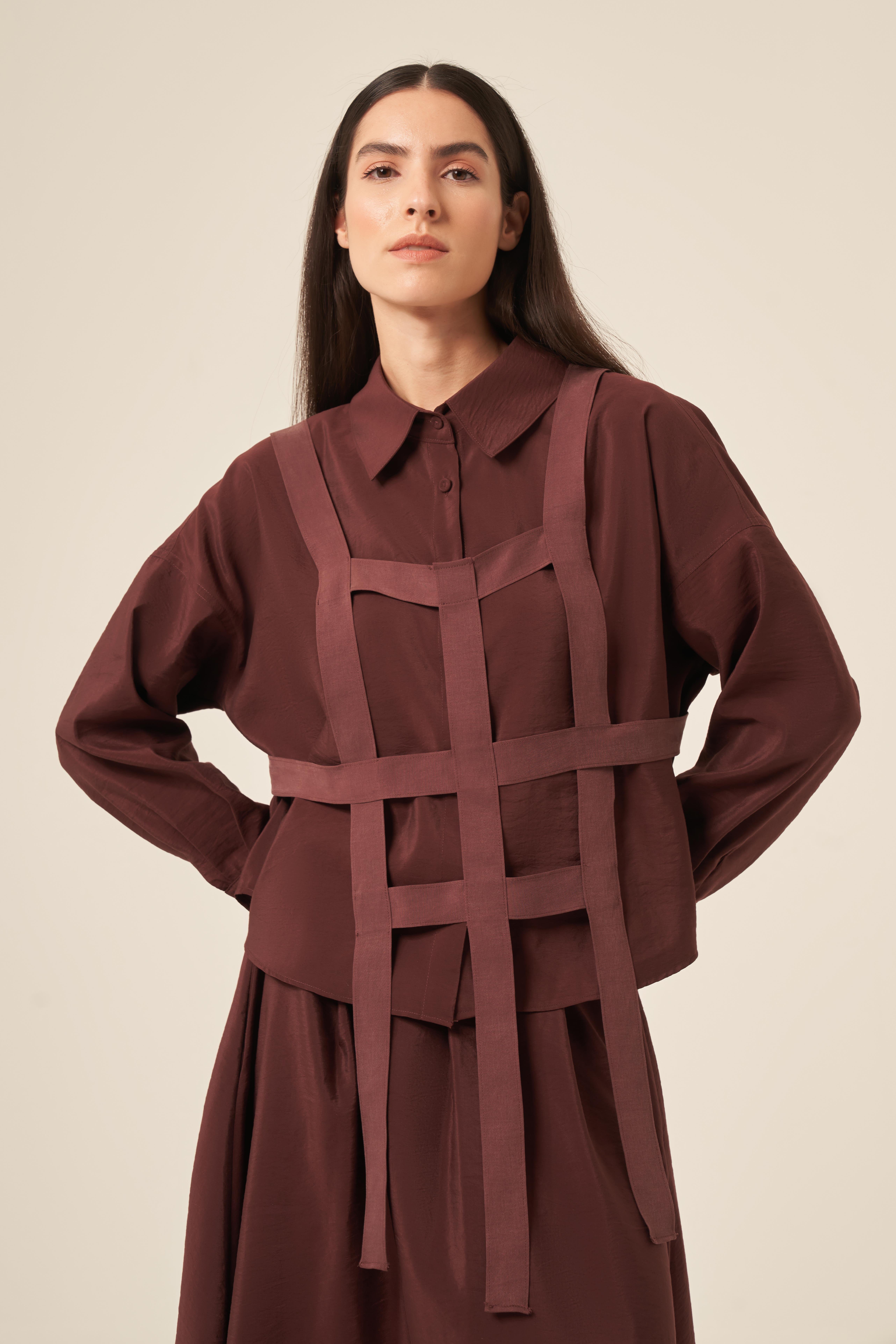 YAKASI BÜZGÜLÜ KETEN DİJİTAL KISA BLUZ