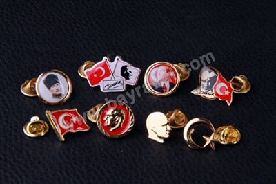 Bayrak ve Atatürk Rozetleri