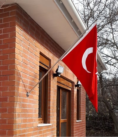 Bina Cephesi Bayrak Direği-Kısa