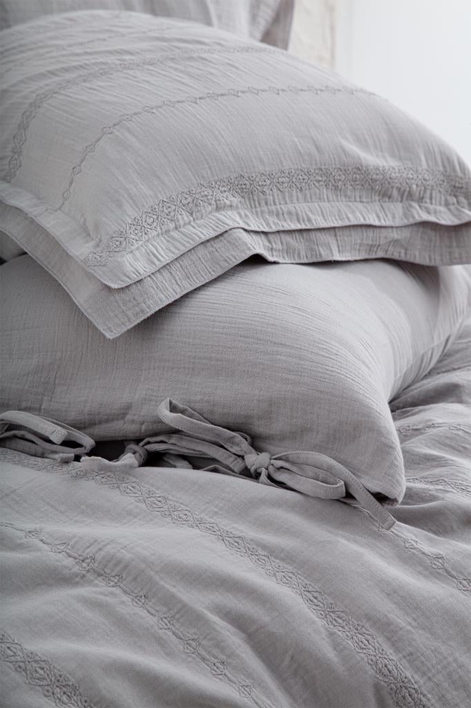 Ecocotton Hafsa Çift Kişilik Nevresim Takımı %100 Organik Pamuk Müslin Brodeli Açık Gri 200x220 Cm