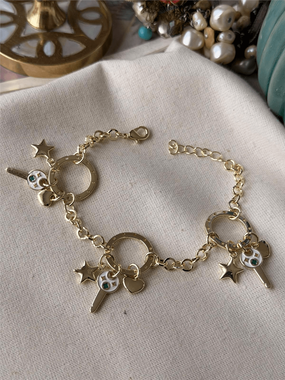 14K Desenli Anahtar Charmlı Bileklik