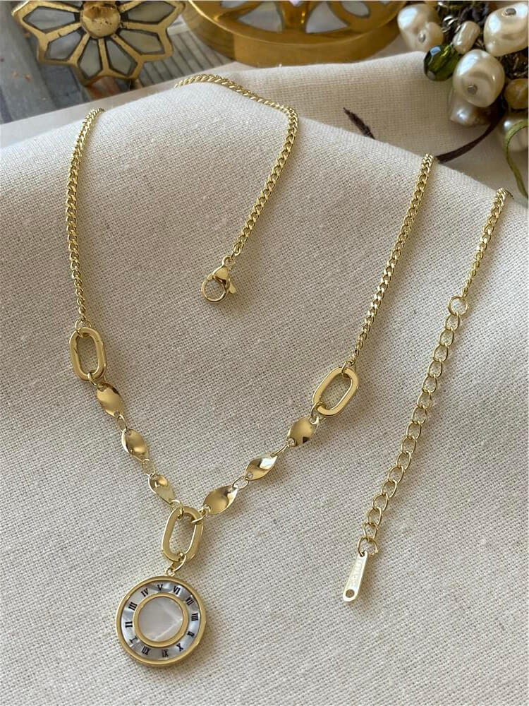 14K Romen Plaka Charmlı Kolye