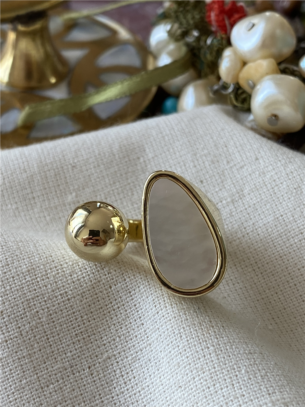 14K Sedefli Oval Formlu Yüzük