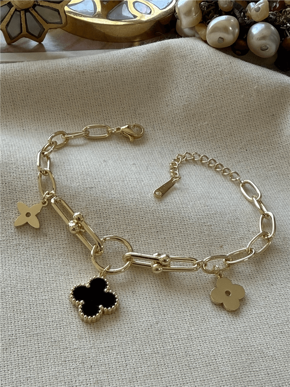 14K Siyah Cleef Charm Sallantılı Bileklik